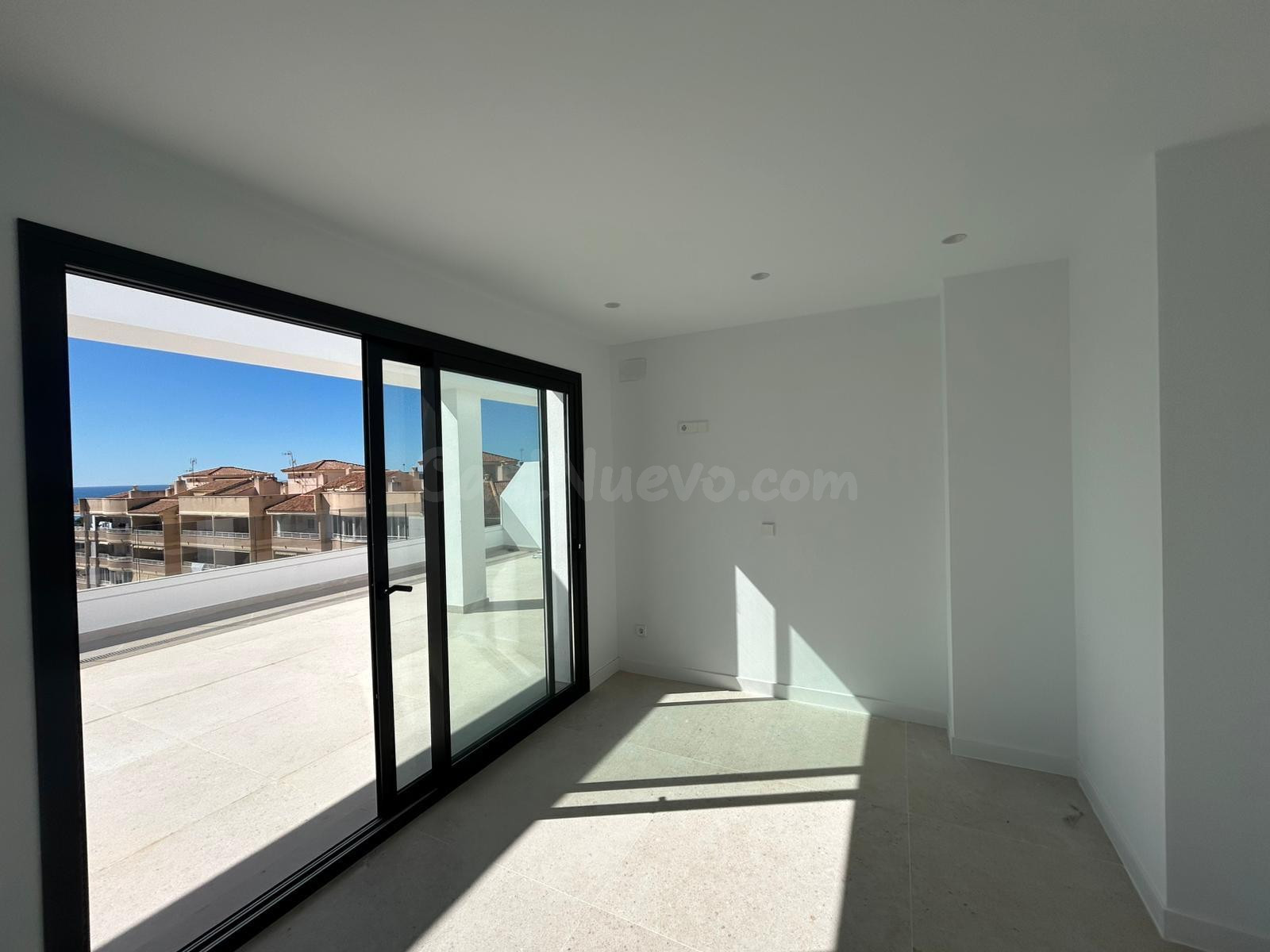 ÁTICO DÚPLEX EN VENTA EN VILLAJOYOSA | SOLÁRIUM, VISTAS AL M - foto 3