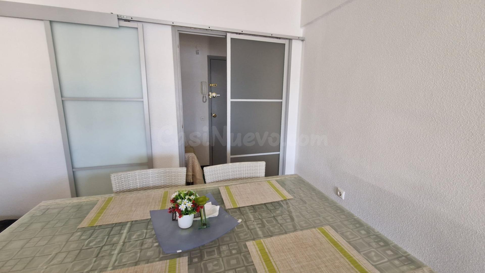 Oportunidad Única en La Ràpita: Acogedor Piso con Terraza y Vistas a Montaña - foto 3