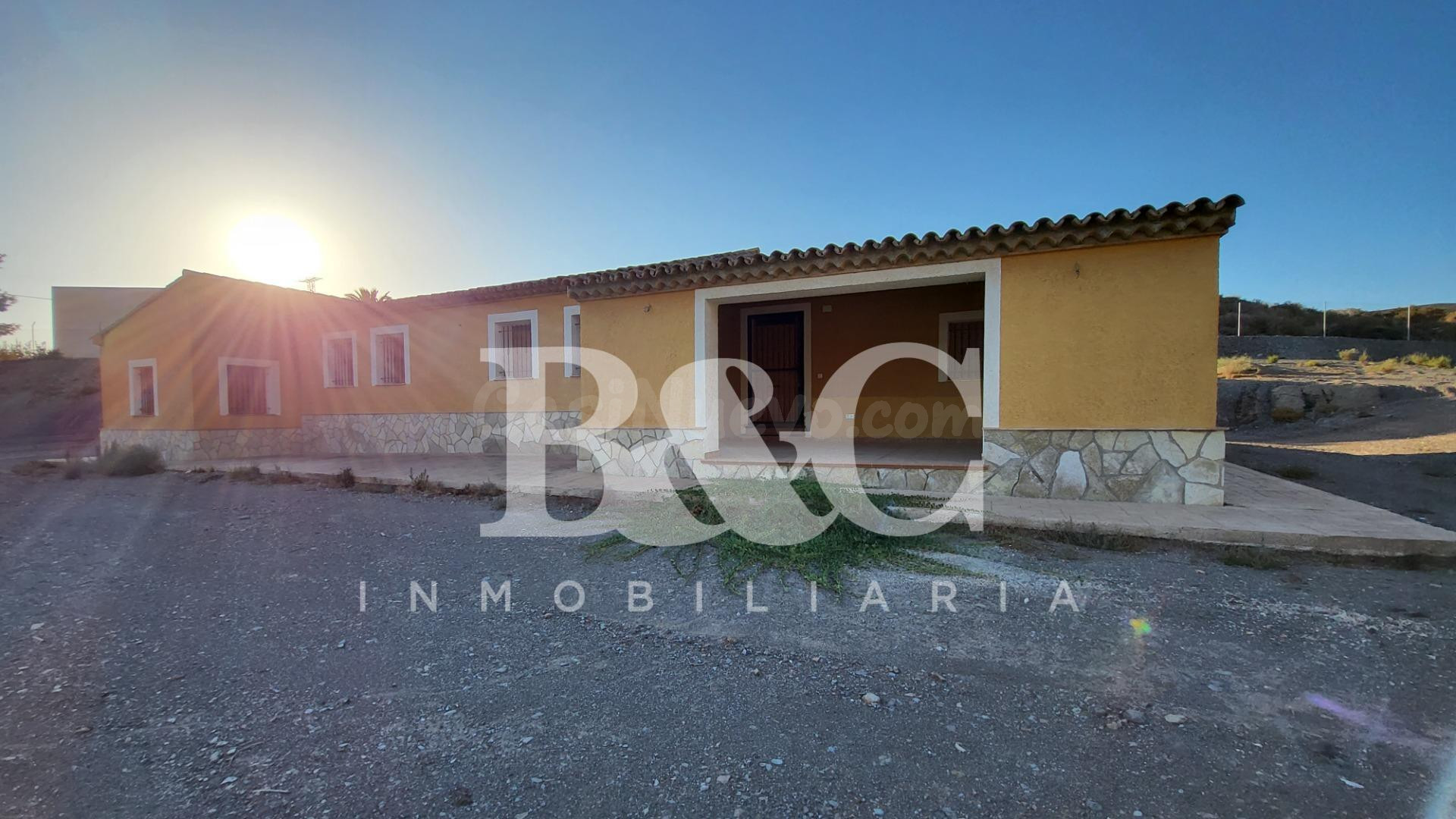 Casa con terreno 4 habitaciones en venta - Los Arejos