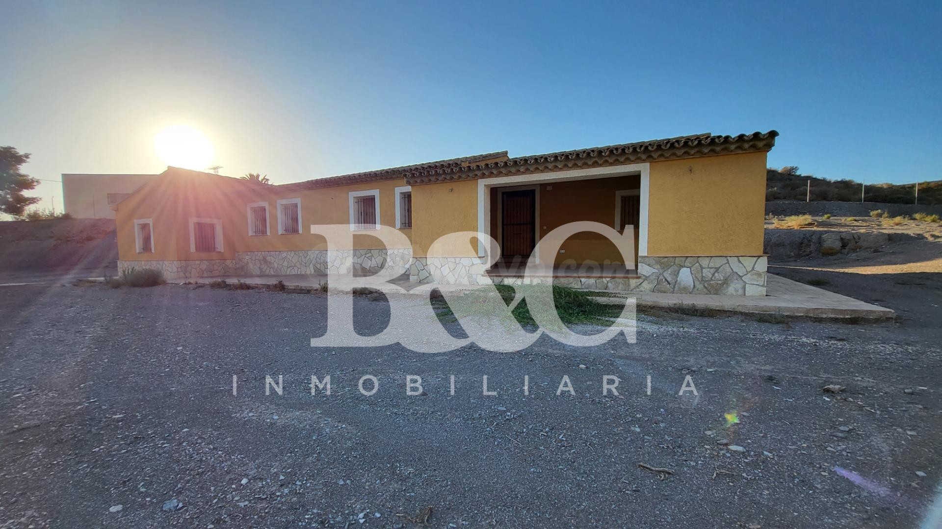 Casa con terreno 4 habitaciones en venta - Los Arejos - foto 2