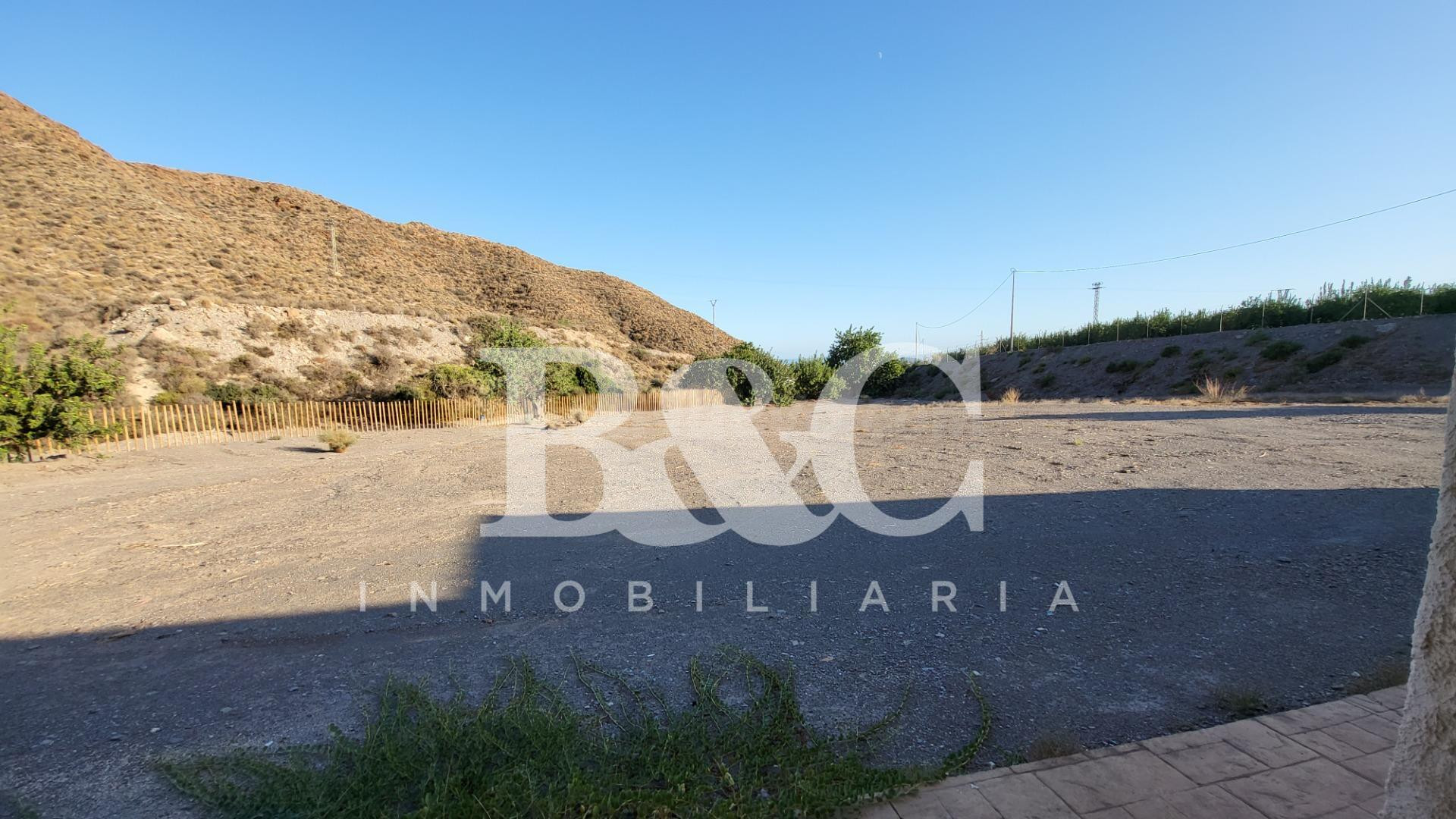 Casa con terreno 4 habitaciones en venta - Los Arejos - foto 4