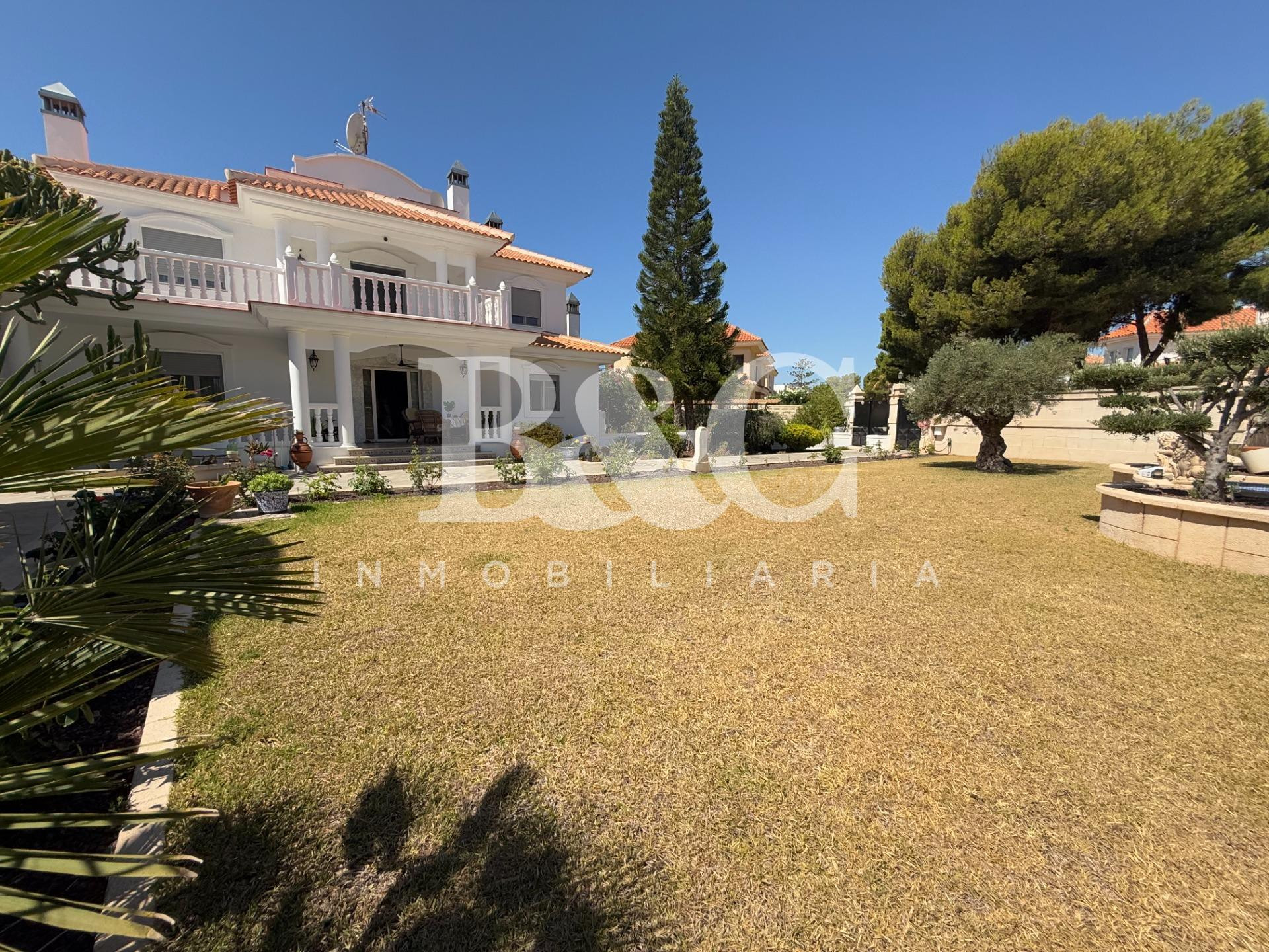 Exclusiva villa independiente en la zona de La Cola, Calabardina