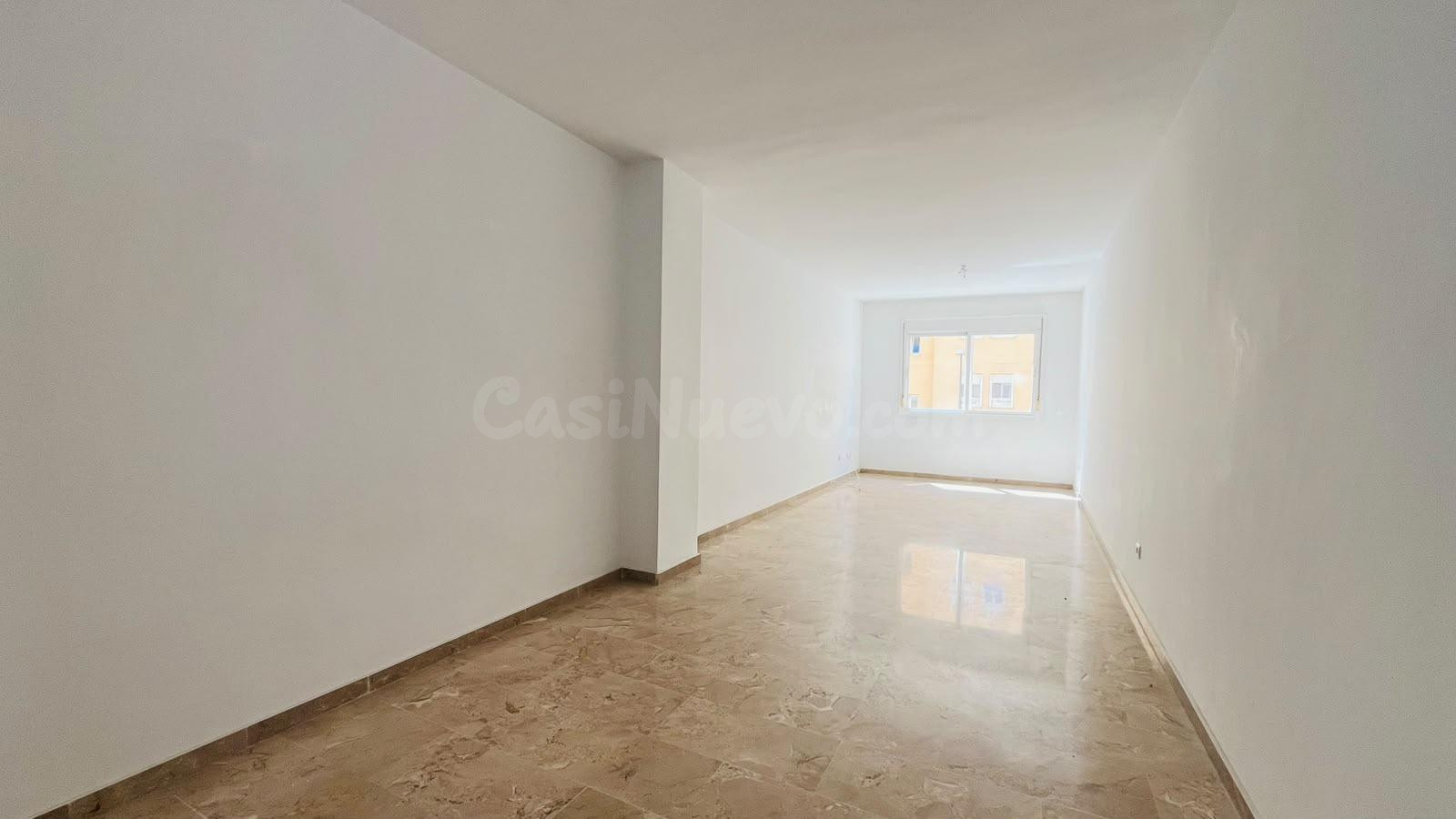 Piso en San Fernando, León Herrero — 4 dormitorios y amplia terraza | ¡Tu hogar te espera!