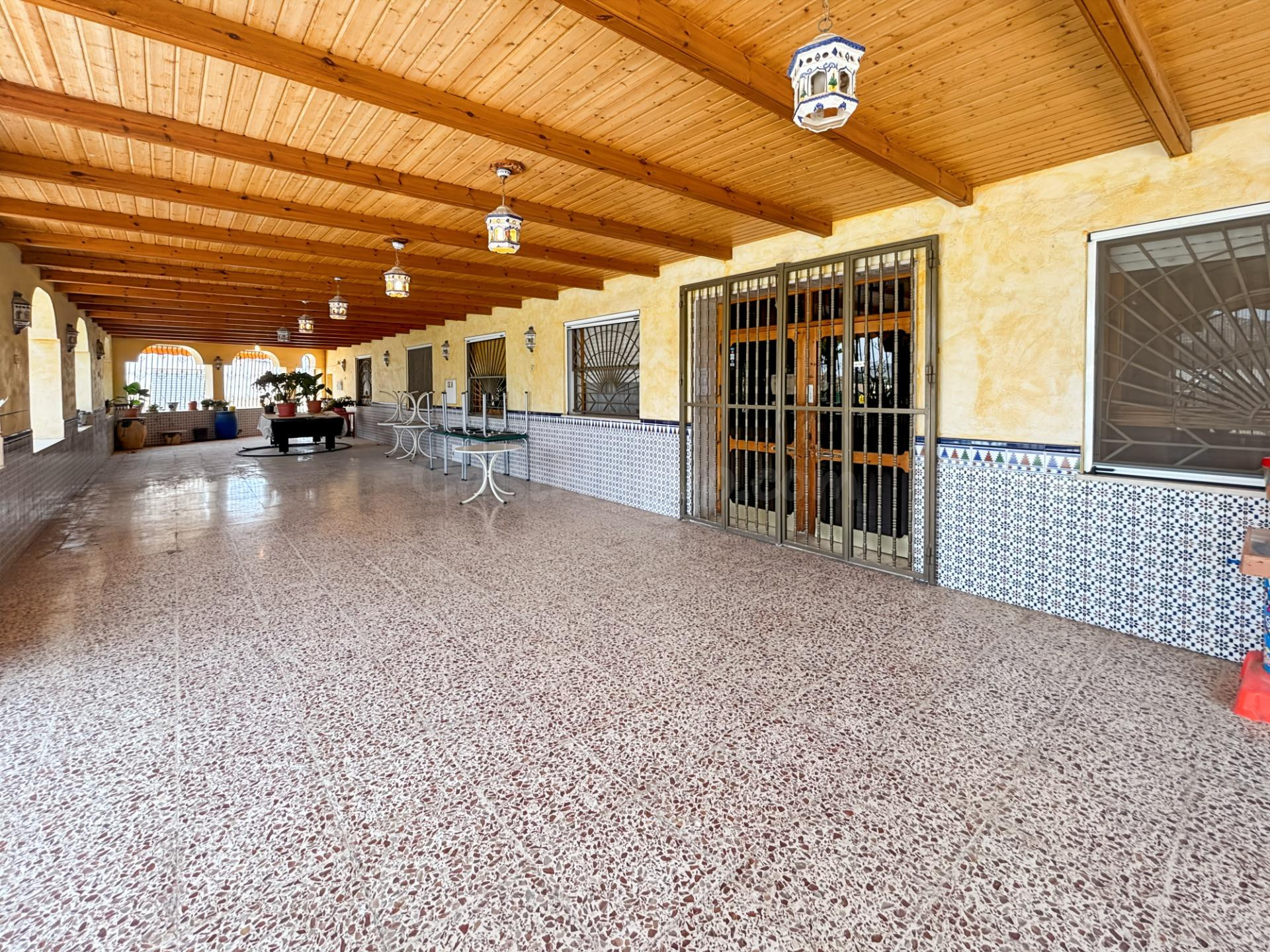 Gran oportunidad de negocio ,se alquila Mesón Loli en la Romana.
