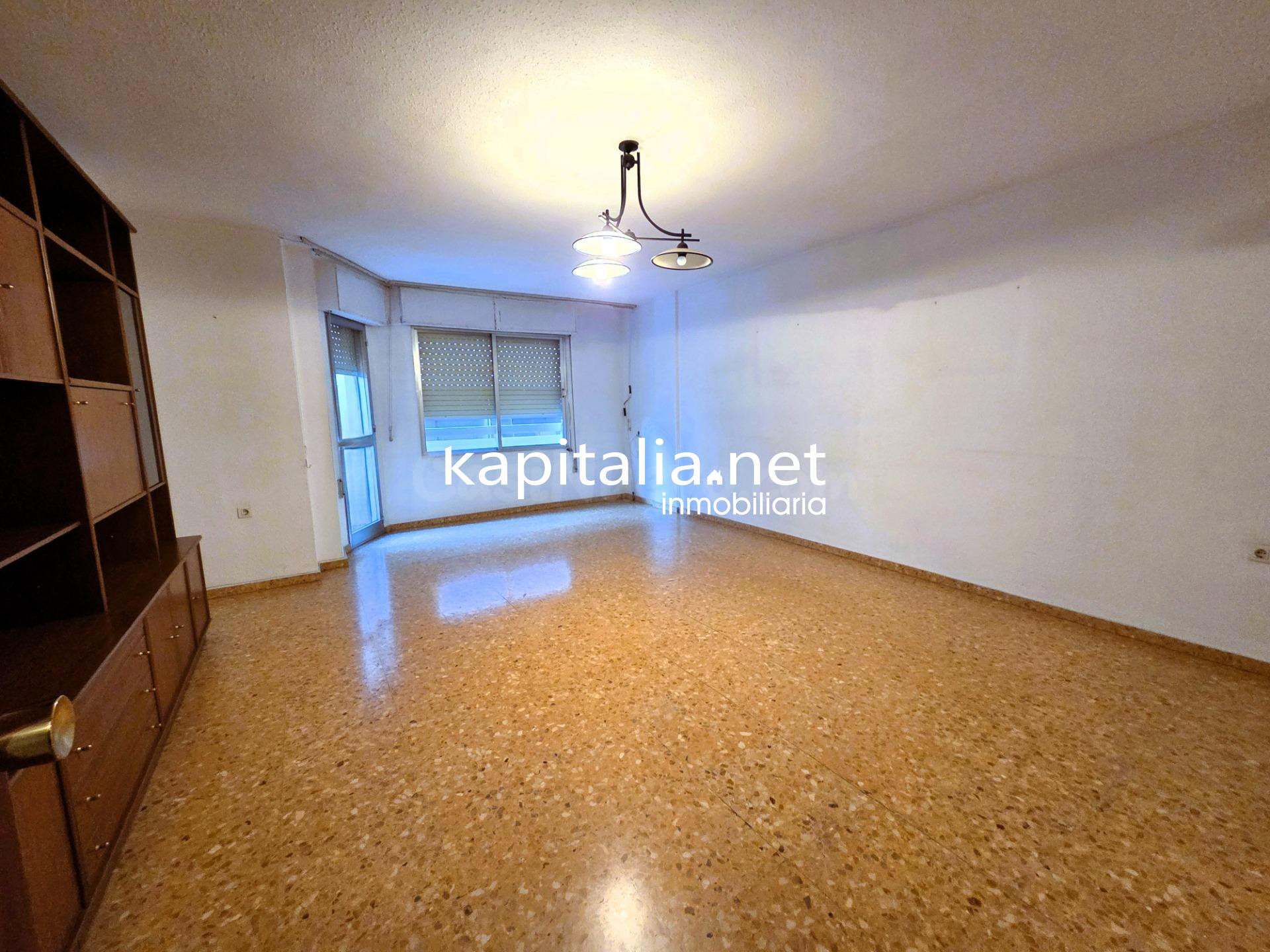 Amplio  Piso con patio a la venta en Ontinyent - Sant Josep - foto 4