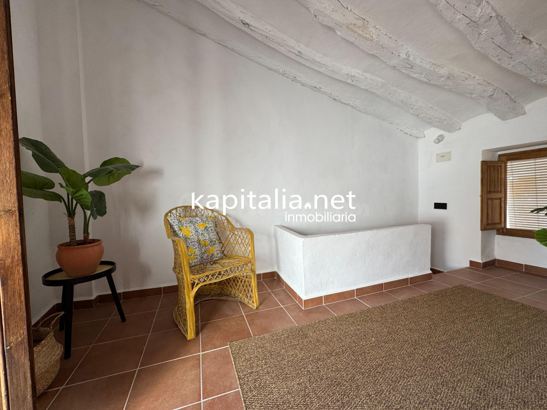 Casa de tres plantas a la venta en Ontinyent - foto 4