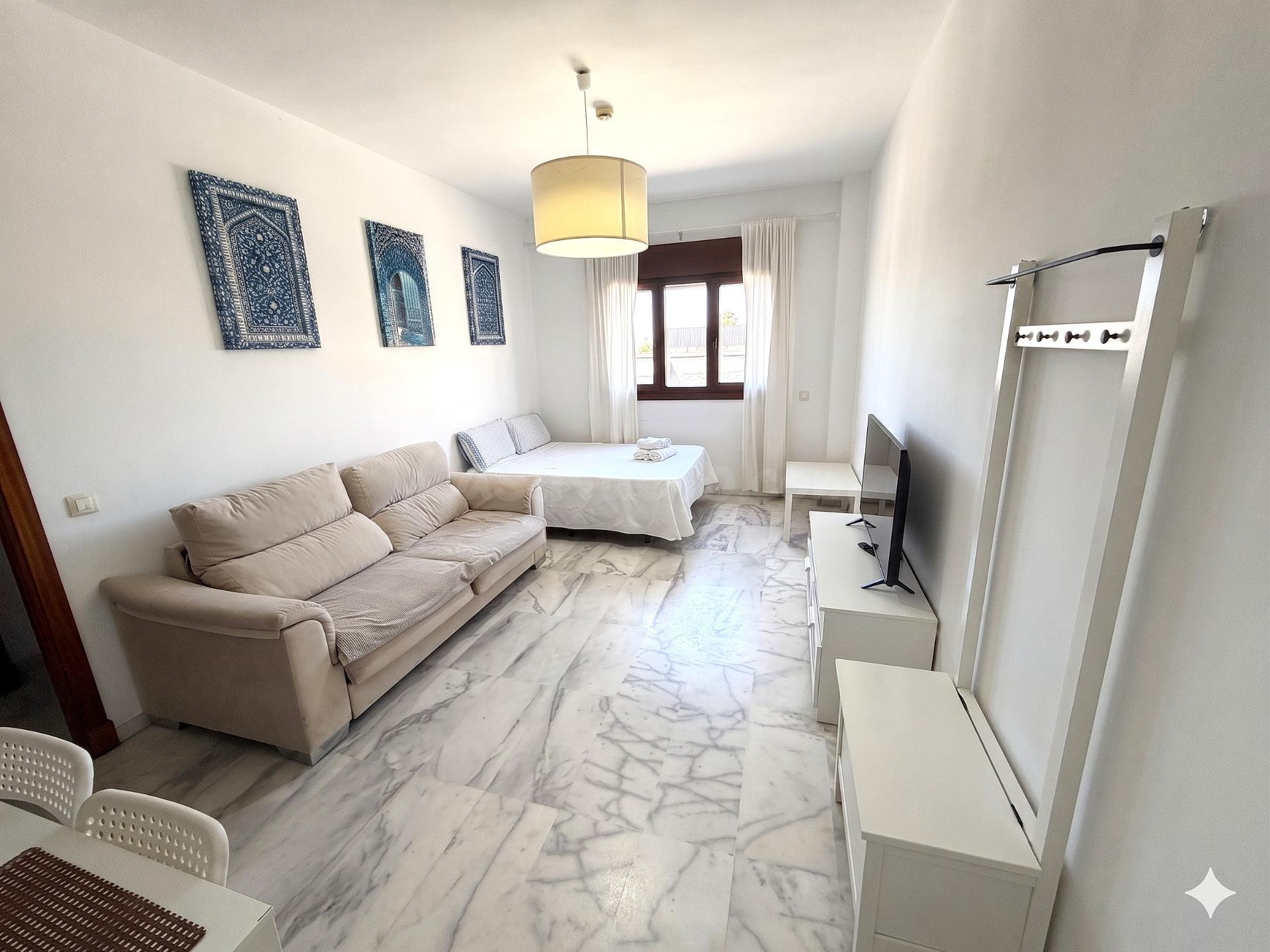 Apartamento turístico con licencia y en explotación a la venta en Edificio Lux Bormujos.