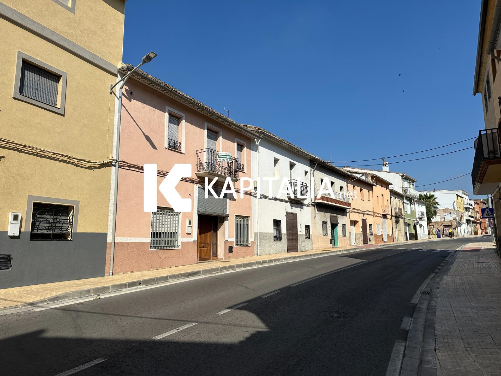 CASA en VENTA en el centro de Llutxent con patio y un enorme potencial