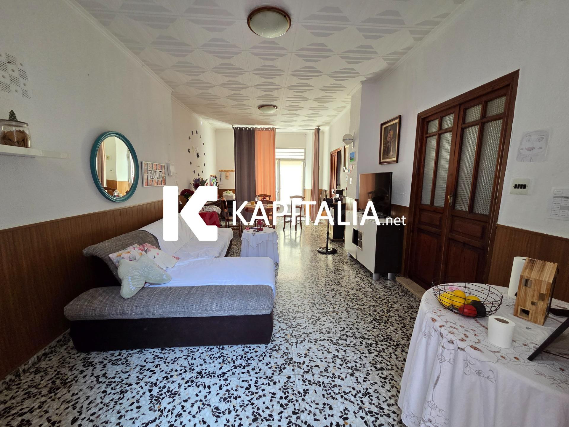 Gran casa a la venta en planta baja con patio y buhardilla - foto 4