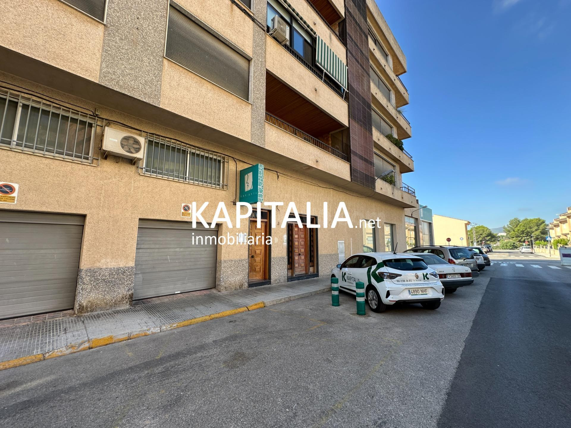 Oportunidad Única: Gran Local Comercial y Almacén (1.000 m2  - foto 2
