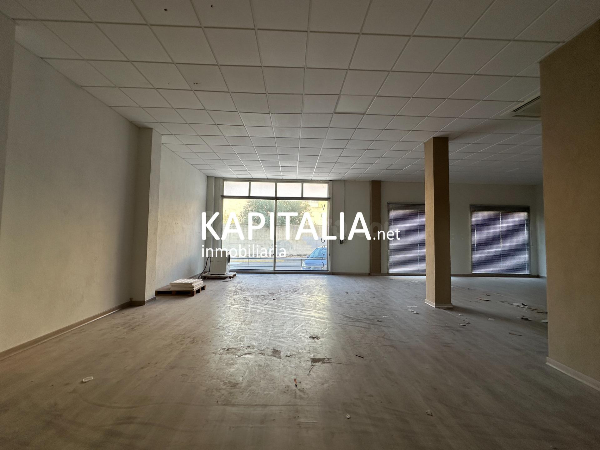Oportunidad Única: Gran Local Comercial y Almacén (1.000 m2  - foto 5