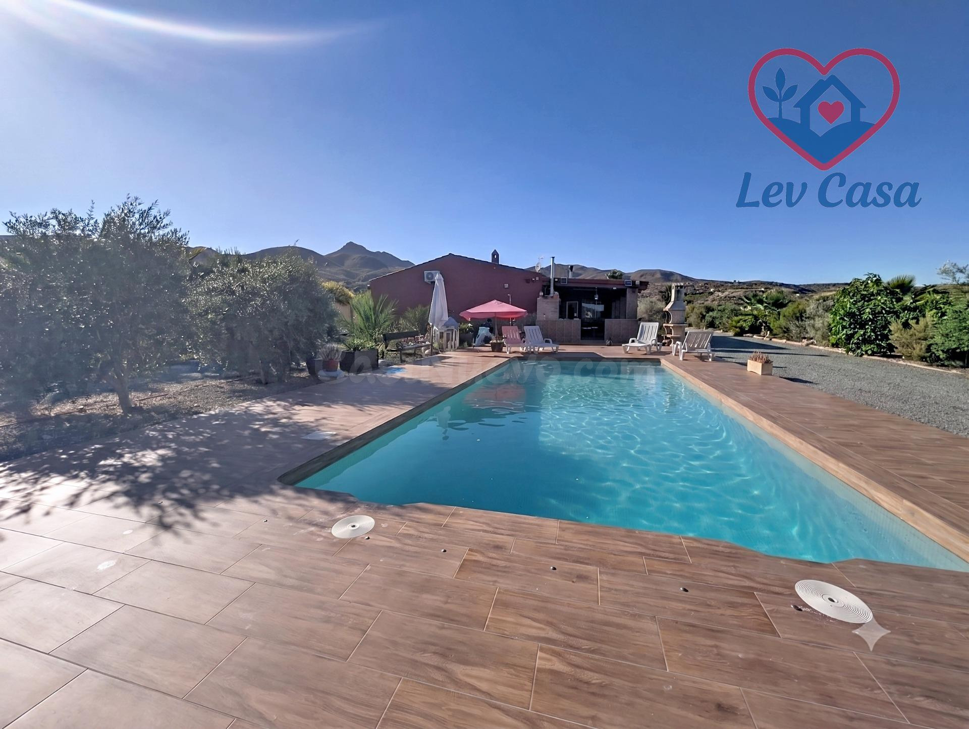 Chalet en venta en Leiva, Mazarrón | Piscina | Parcela de 4.000 m2 | Reformado | 4 dormitorios