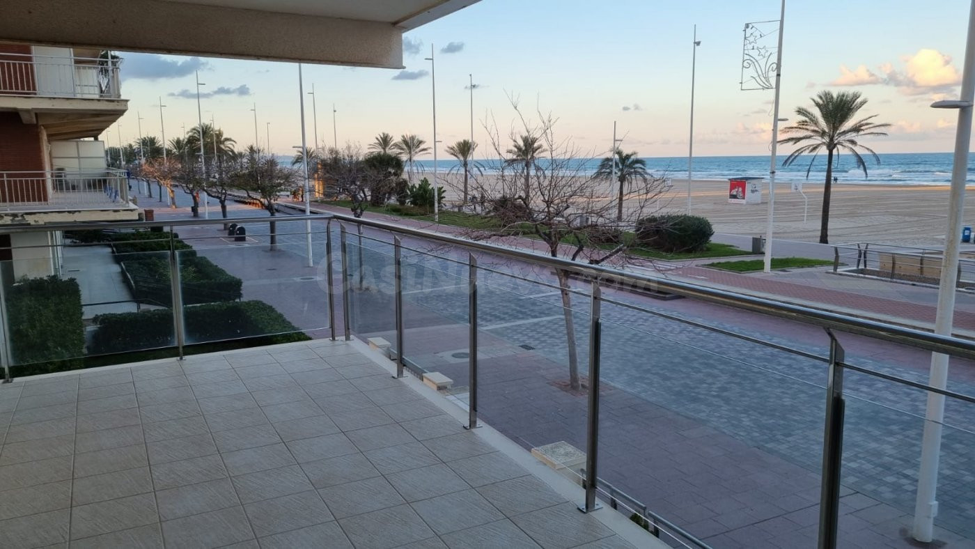 IMPRESIONANTE APARTAMENTO CON VISTAS AL MAR PRIMERA LINEA DE PLAYA
