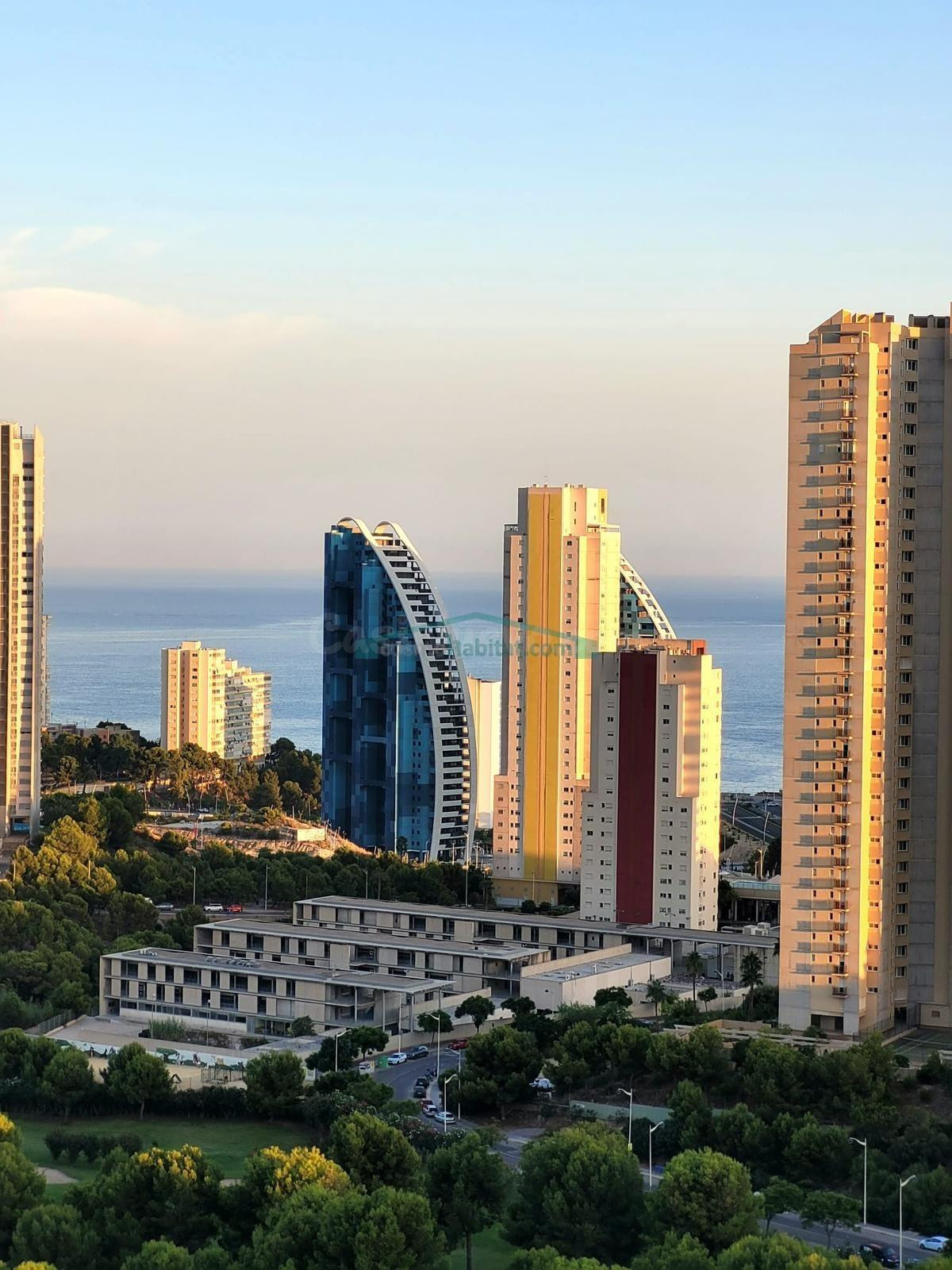 Amplio apartamento con espectaculares vistas al Mediterráneo en la zona de Poniente