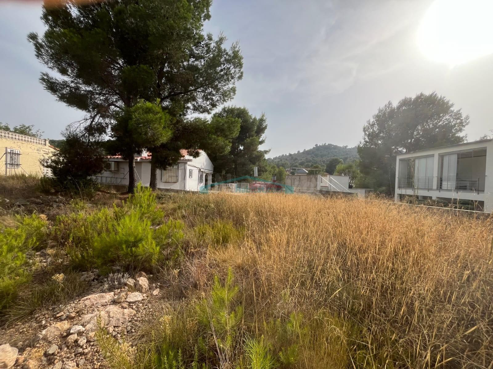 Parcela urbana de 454 m2 en Urbanización Montes de Palancia – Algar de Palancia (Valencia)