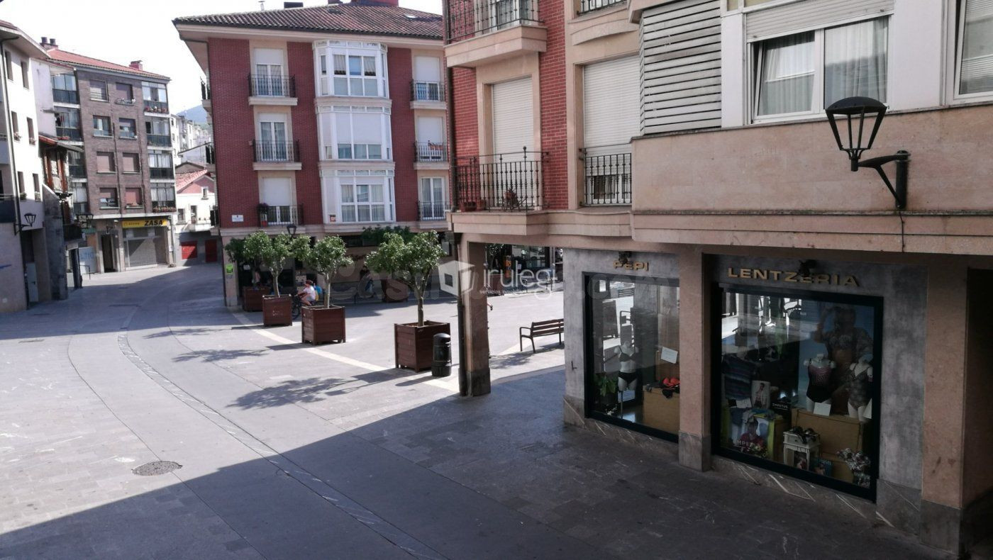 Local comercial 75m² en alquiler - Kaleberria  al lado BBVA - foto 5