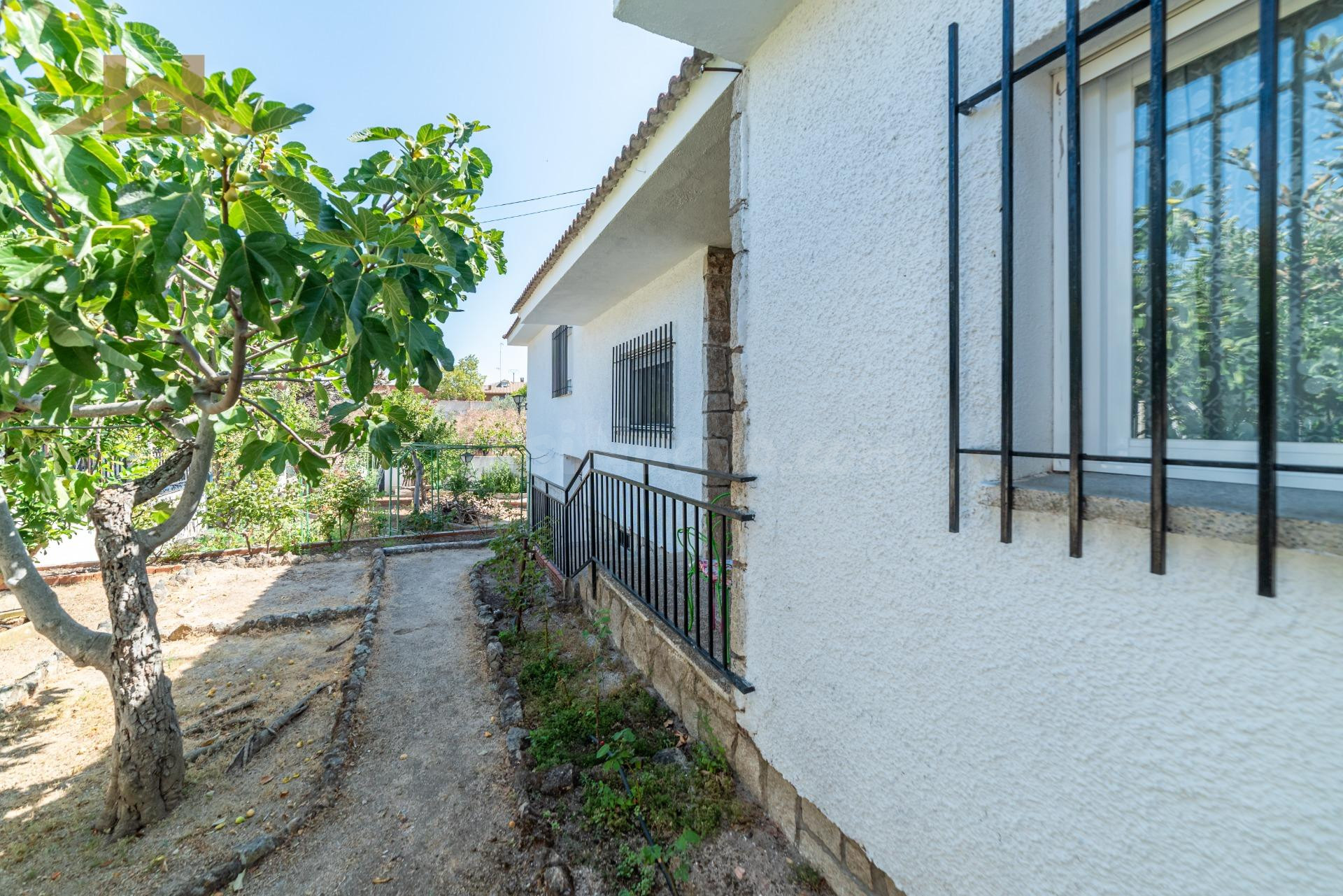 Chalet pareado en venta en Villa del Prado - foto 4