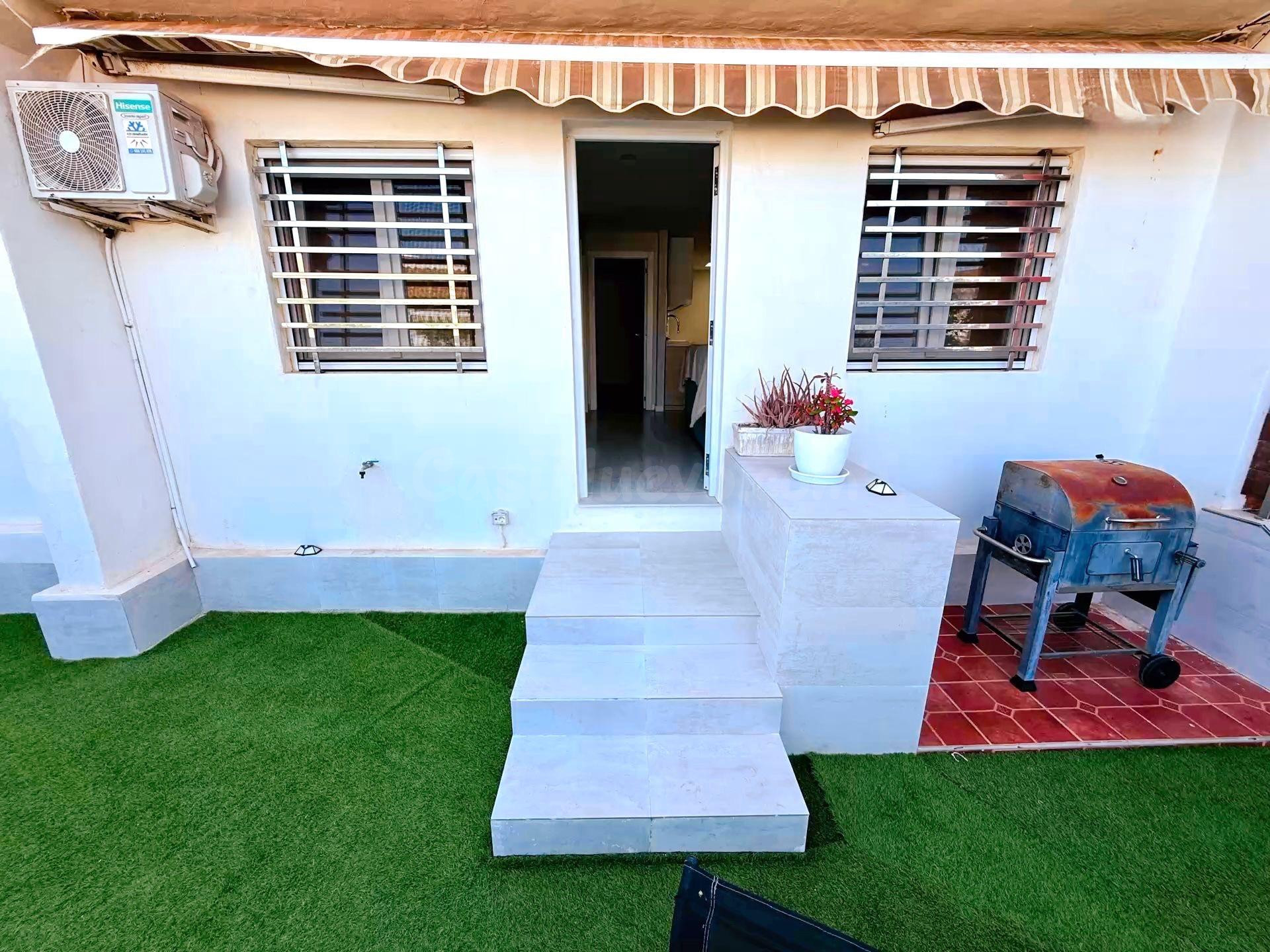 Moderna Vivienda con Terraza y Ubicación Privilegiada en Los Narejos