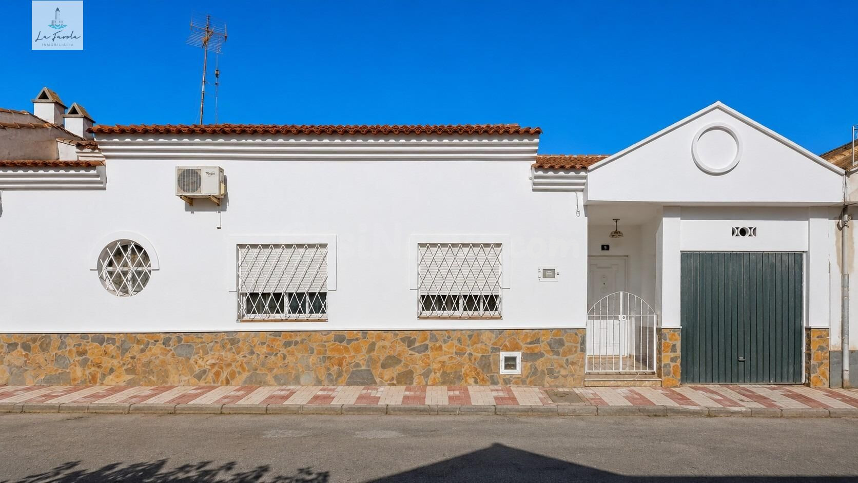 CHALET ADOSADO DE 4 DORMITORIOS EN estación DE CÁRTAMA (MÁLAGA)