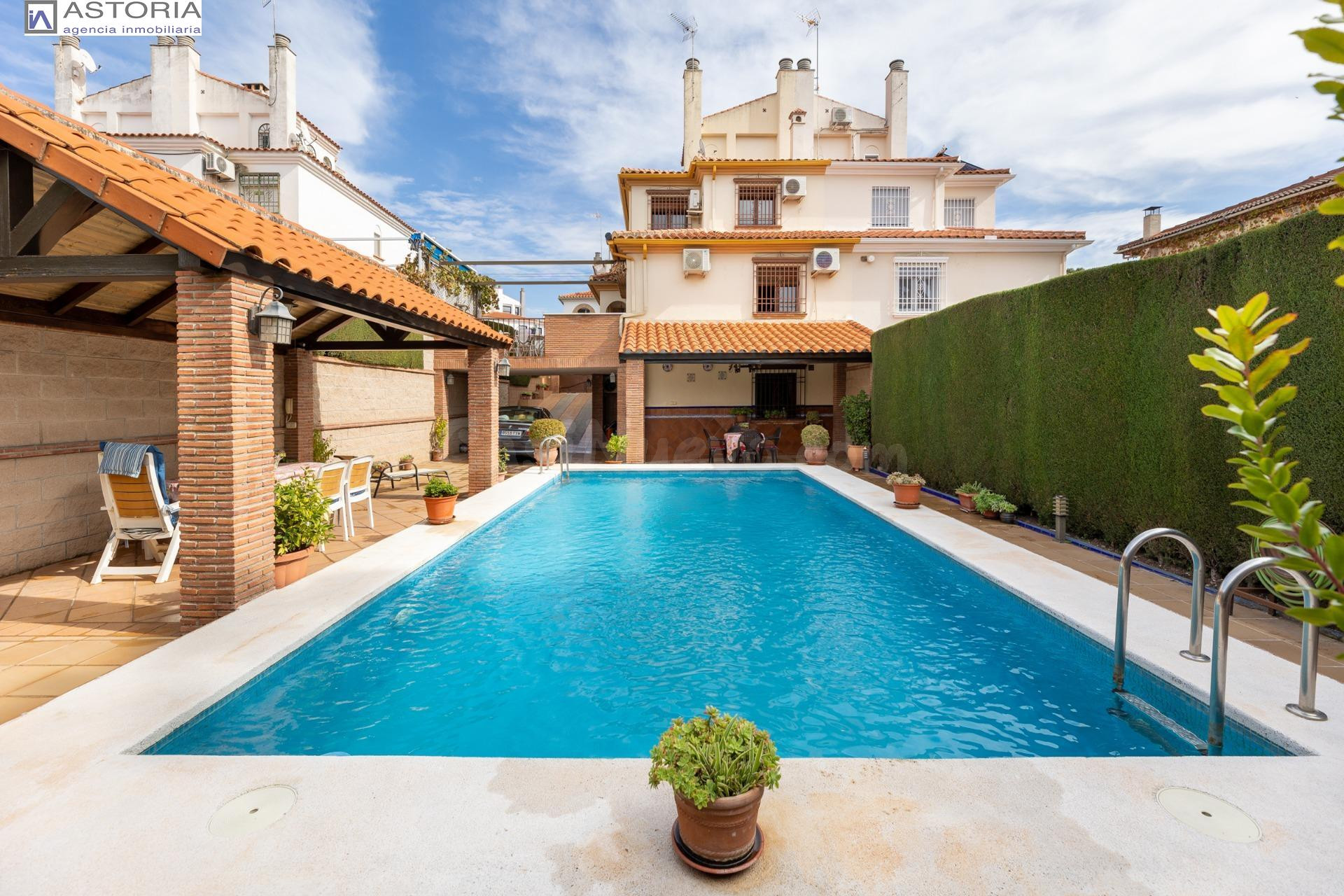 VIVIENDA PAREADA EN MONTELUZ