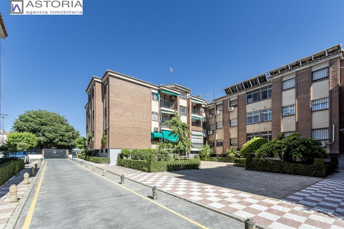 Traumatología (zona). Piso 4 dormitorios, 2 baños. Calefacción central. Plaza de aparcamiento y trastero.