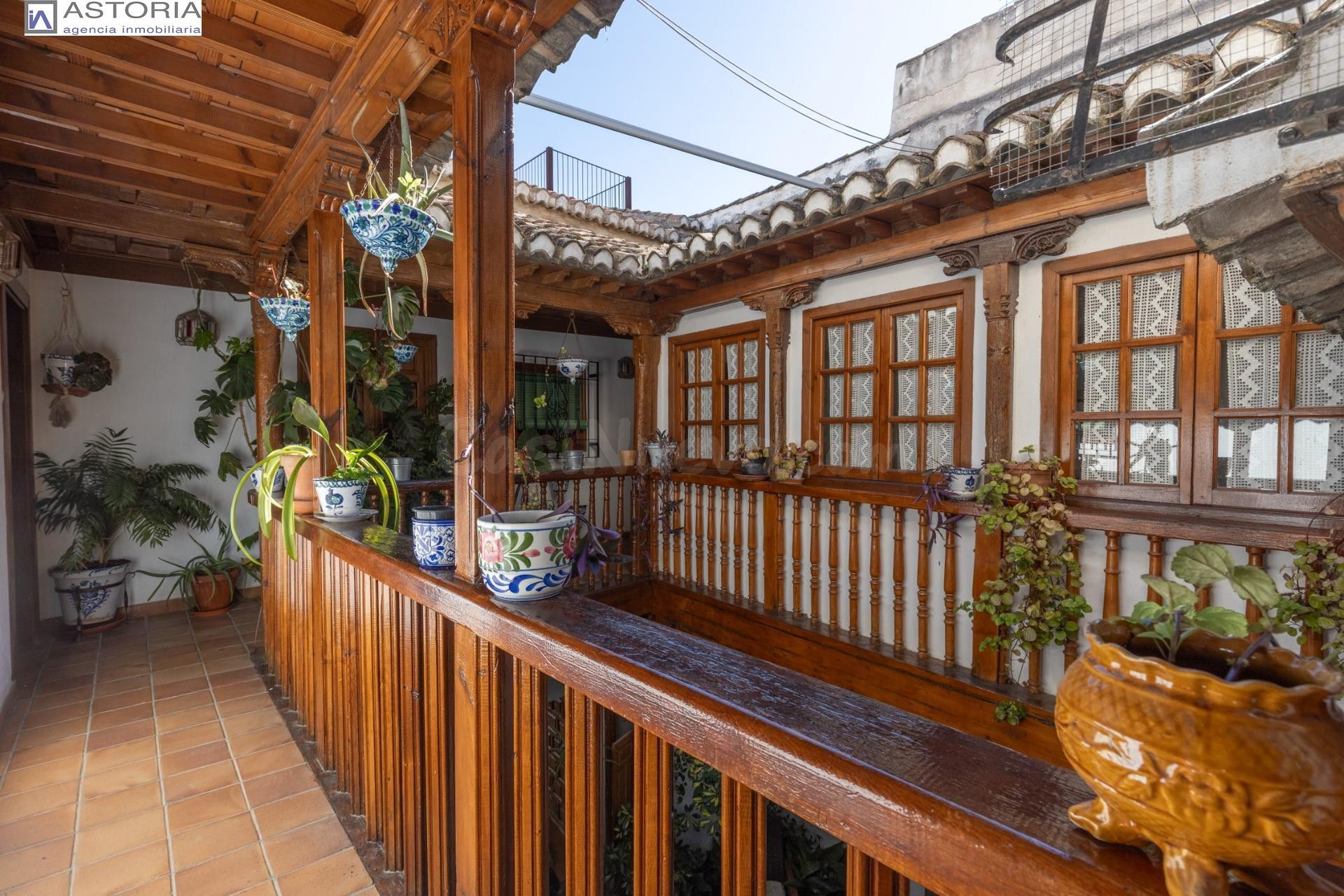 Auténtica casa con corrala tradicional y azotea en el corazón del Albaicín con gran potencial también para inversores
