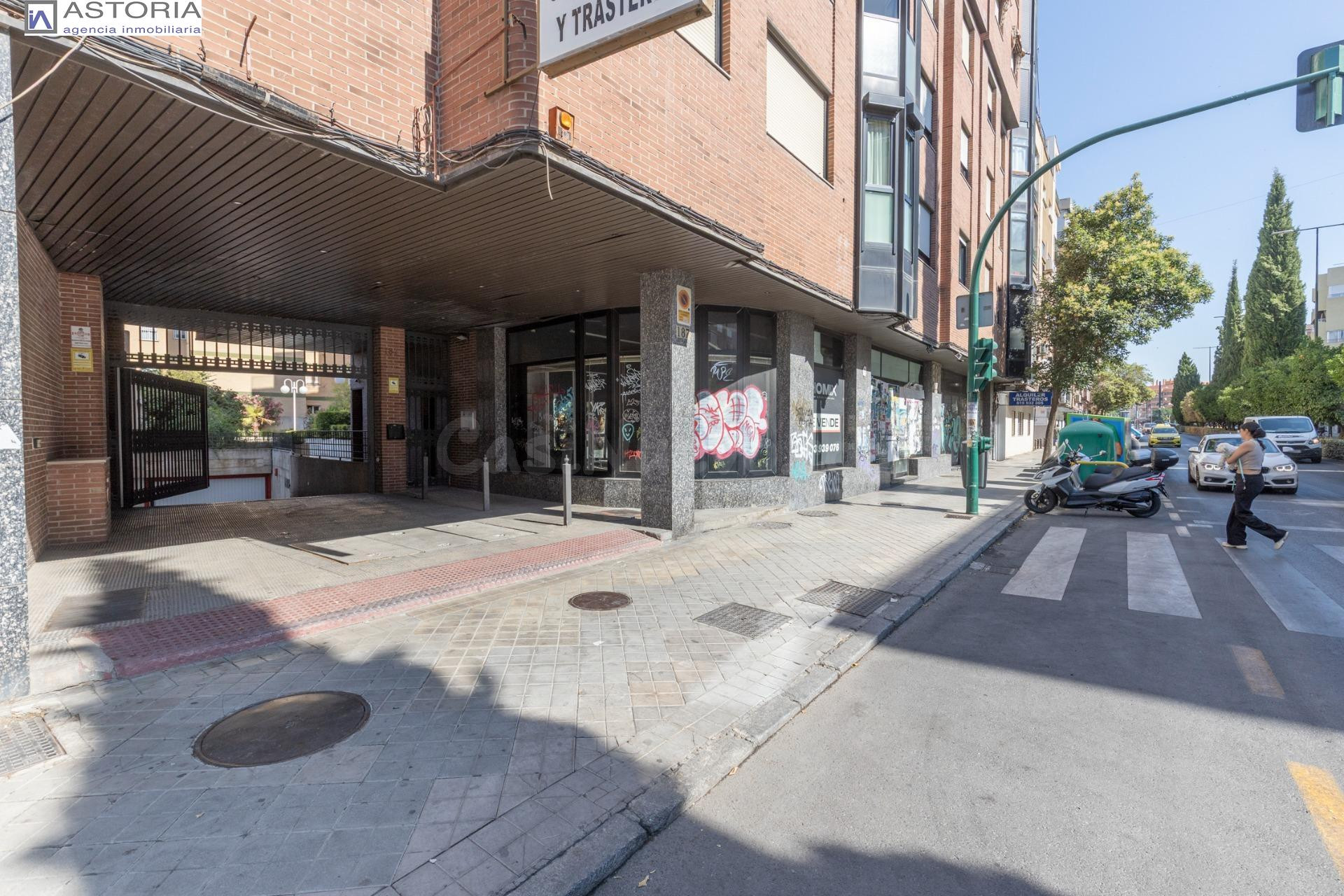 IDEAL INVERSORES!!! 35 PLAZAS DE APARCAMIENTO Y 5 TRASTEROS, TODO ALQUILADO