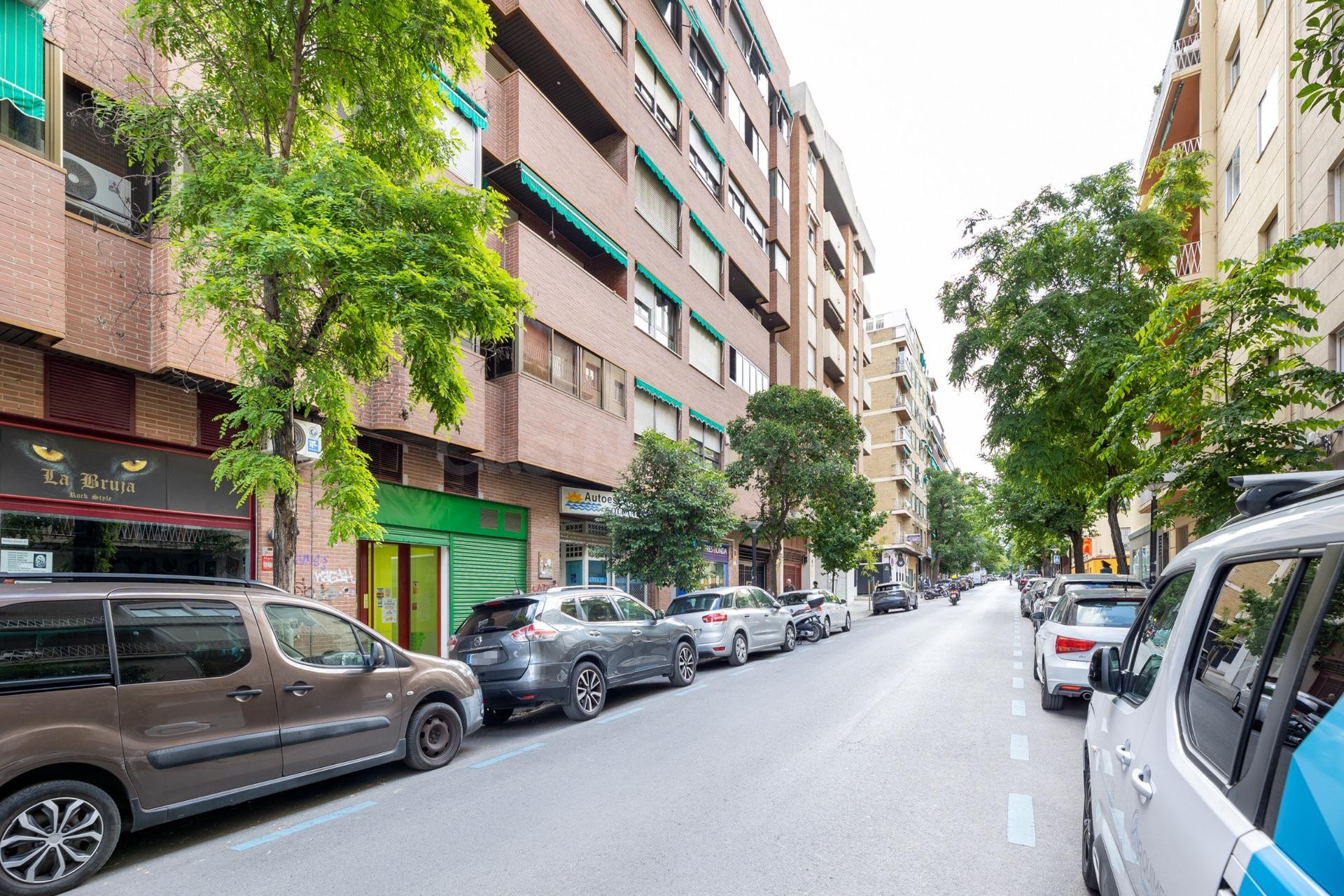Fantástico local junto facultad de Ciencias