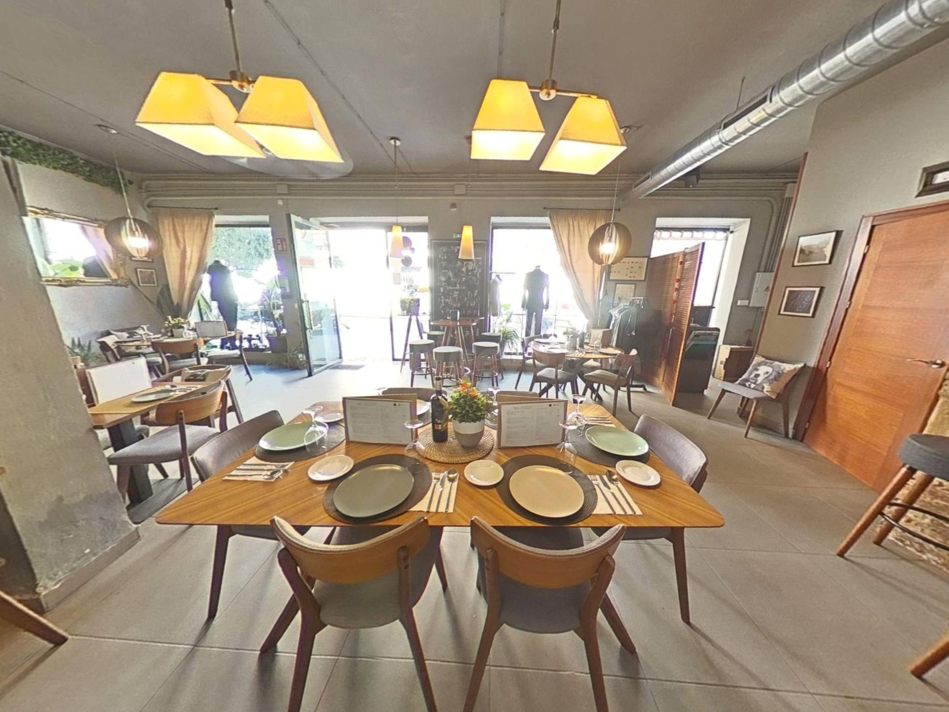 TRASPASO RESTAURANTE EN PLAZA DE COLÓN ¨LA SASTRERÍA