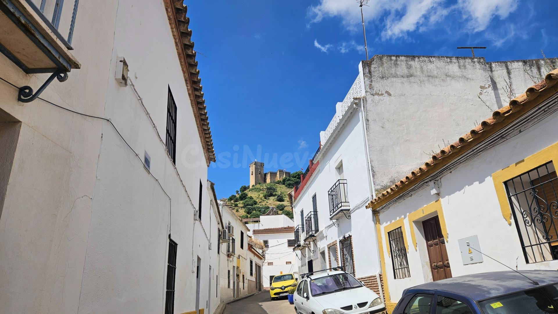 Adosado con vistas al Castillo y piscina comunitaria - foto 3