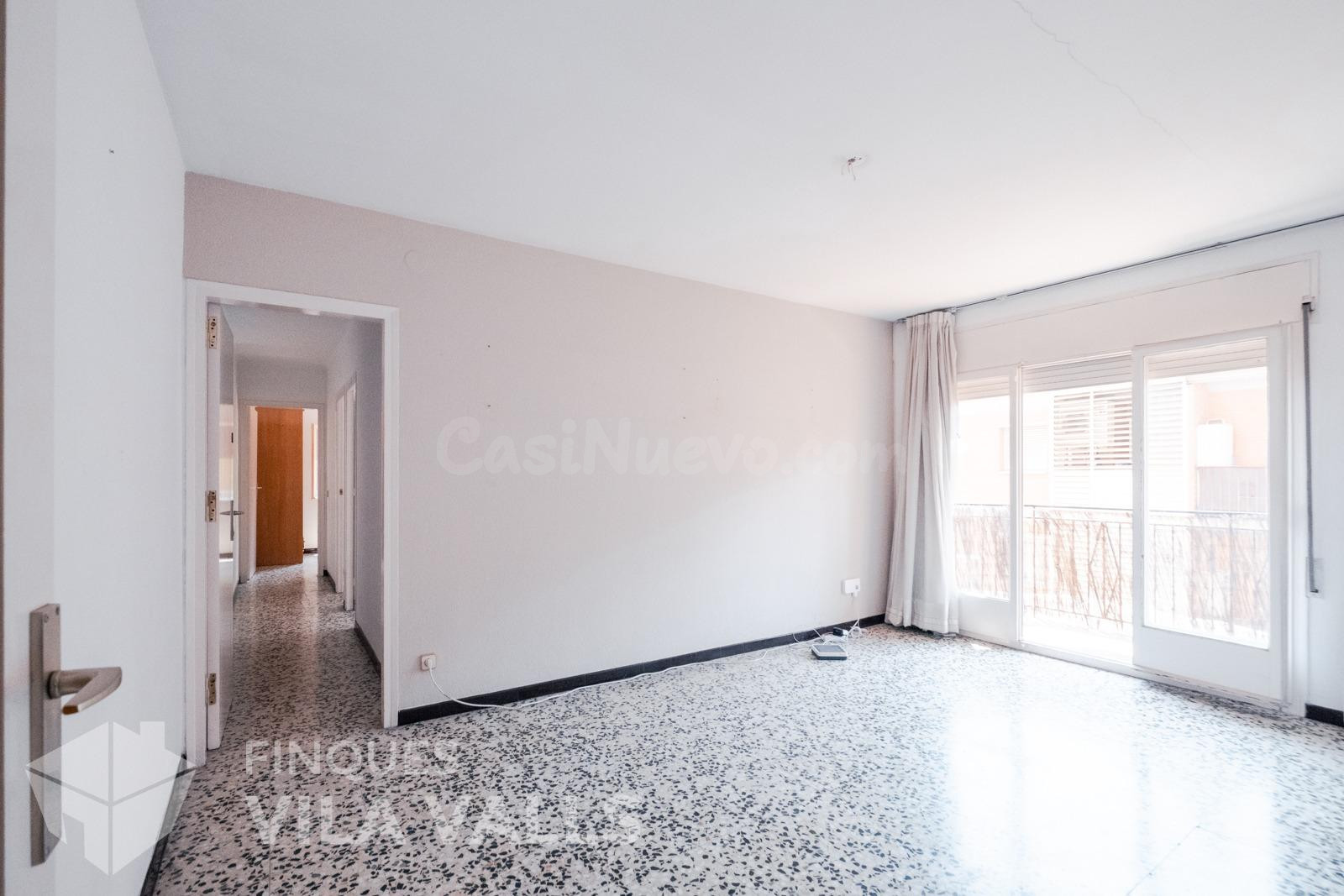 Piso totalmente exterior con balcón en una ubicación tranquila en pleno centro
