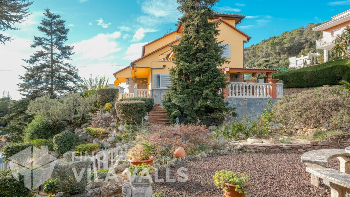 Chalet muy amplio, íntimo, práctico y con piscina! - foto 2