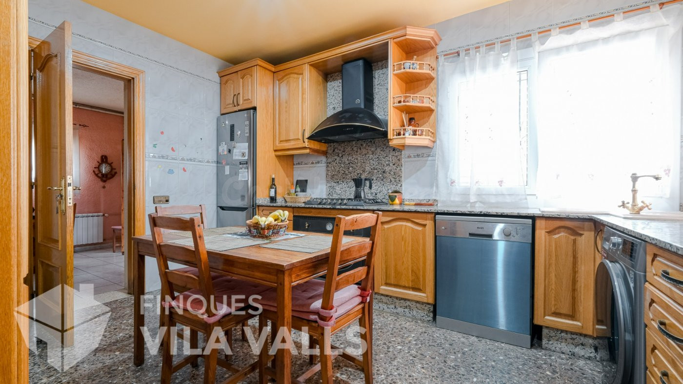 Chalet muy amplio, íntimo, práctico y con piscina! - foto 3