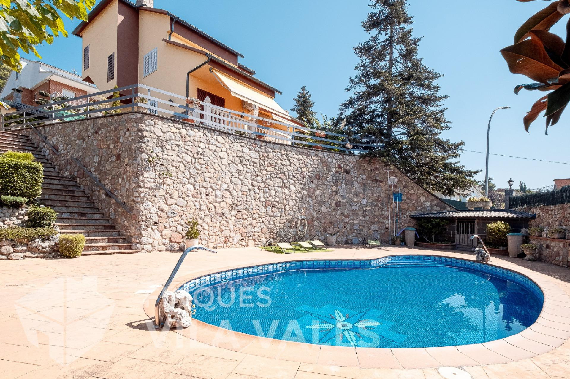 Chalet muy amplio, íntimo, práctico y con piscina! - foto 5