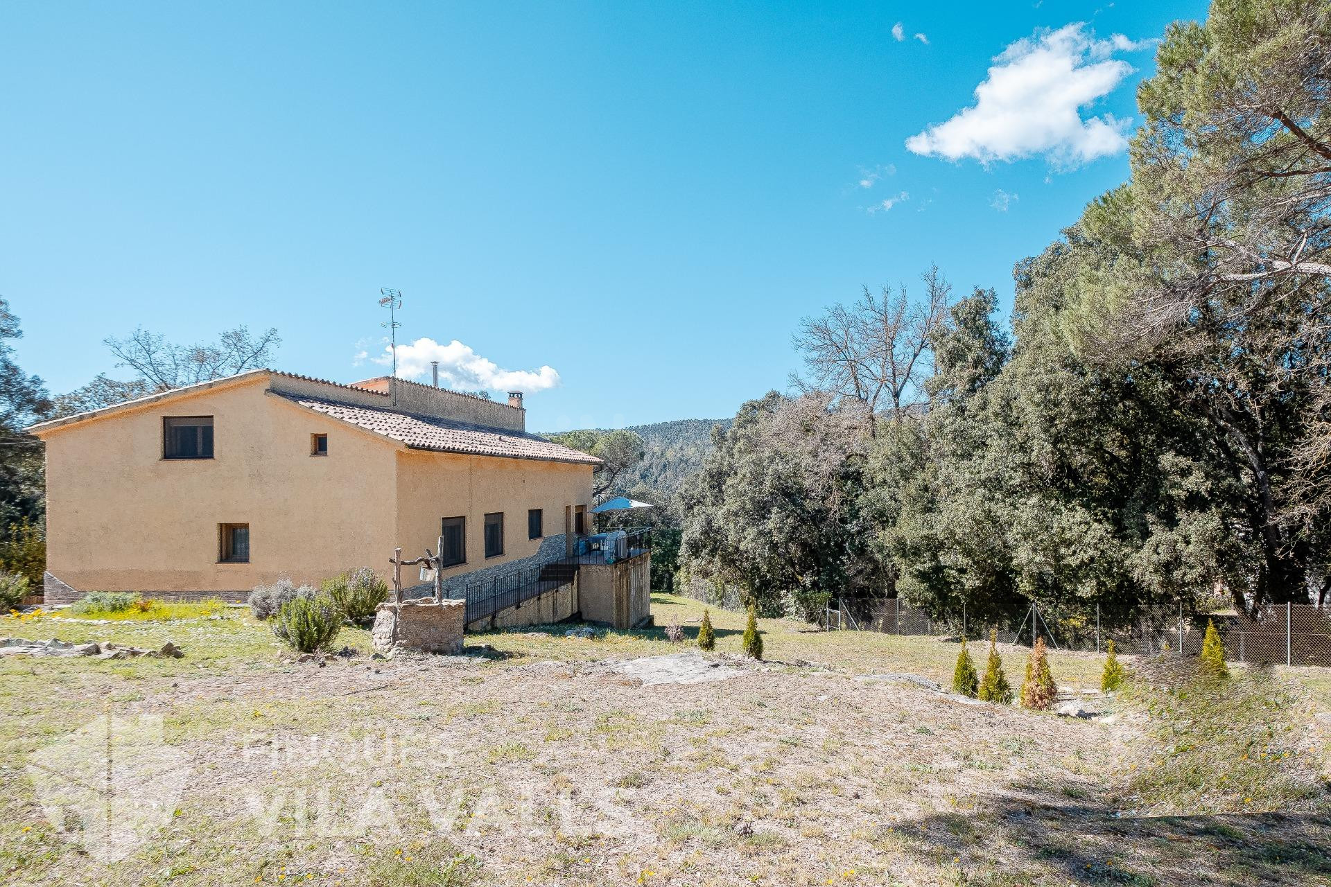 Casa independiente con gran parcela en Sant Quirze Safaja