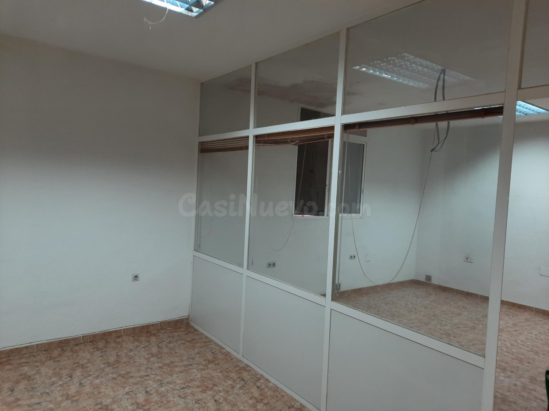 SE ALQUILA LOCAL COMERCIAL EN ZONA CASCO ANTIGUO/TASCAS - foto 4
