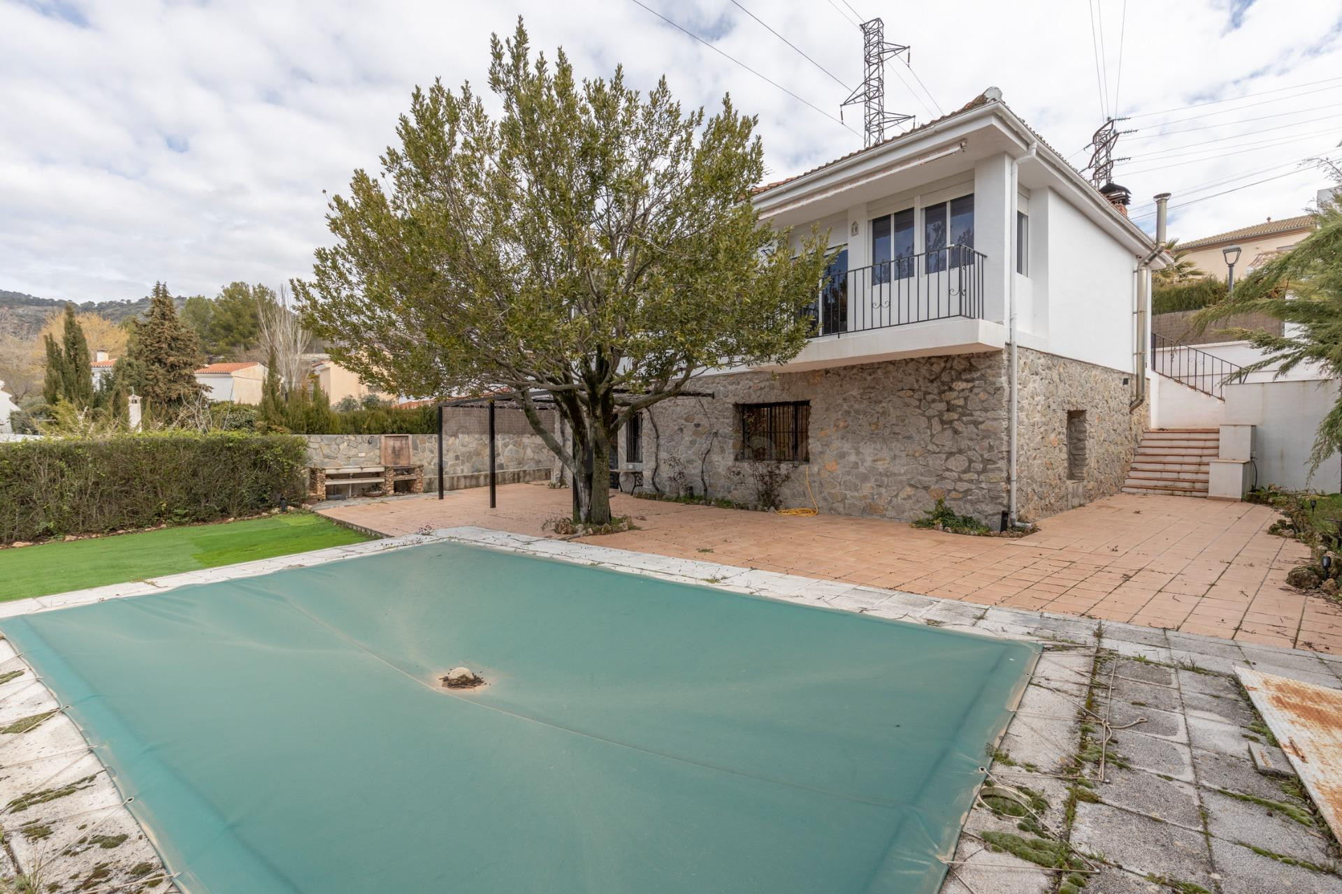 ESPECTACULAR CASA CON LICENCIA TURISTICA EN HUETOR SANTILLAN - foto 2