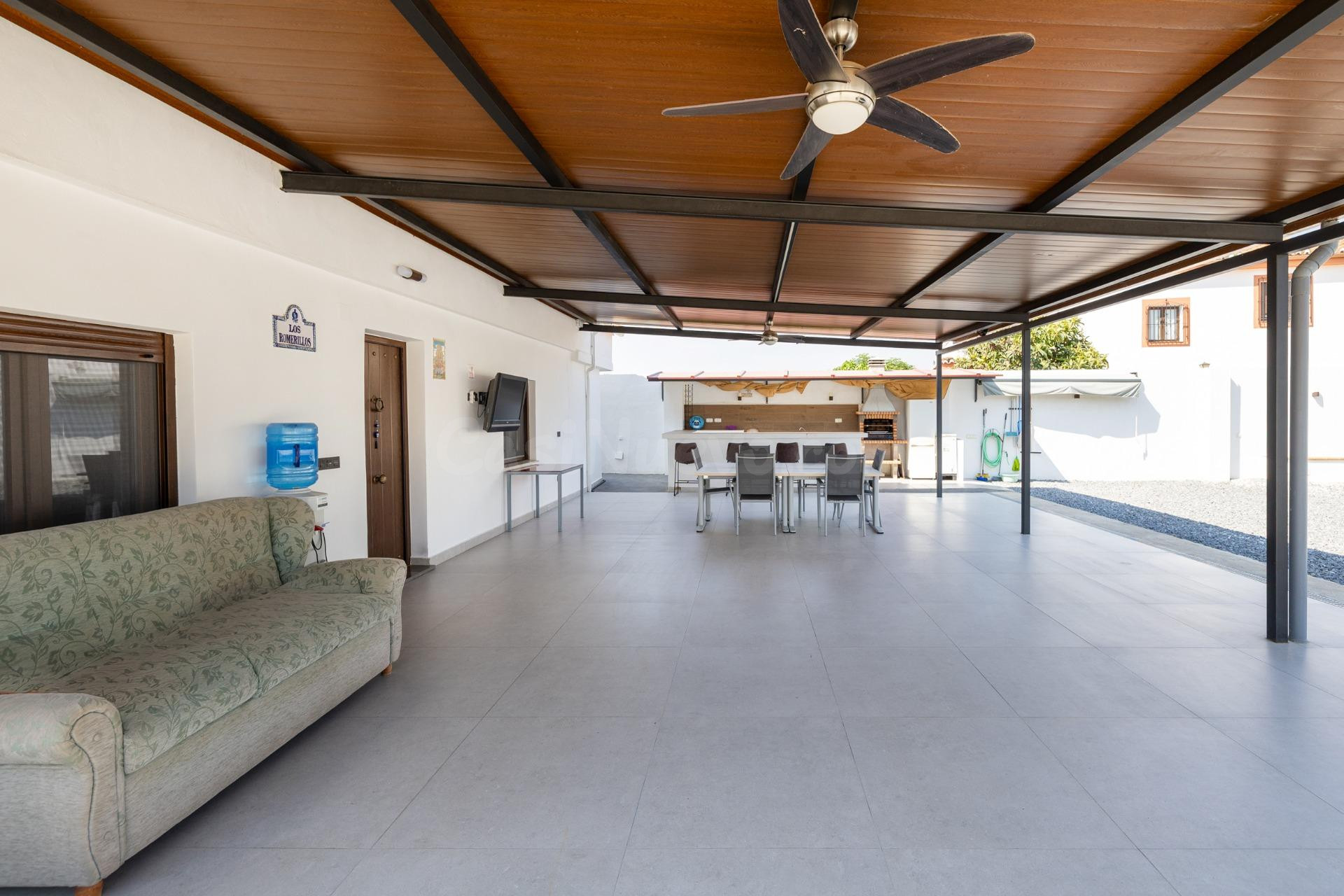 Chalet en parcela urbana de 833 metros.