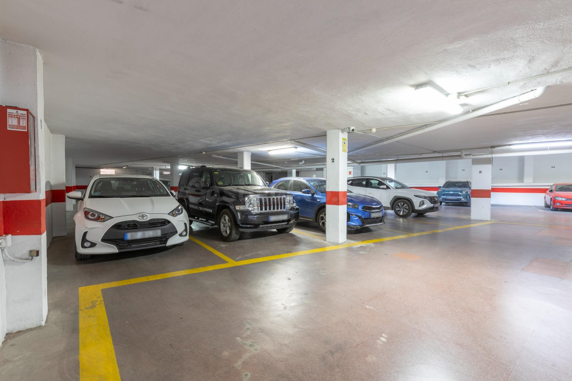 IDEAL INVERSORES!!! 35 PLAZAS DE APARCAMIENTO Y 5 TRASTEROS, TODO ALQUILADO
