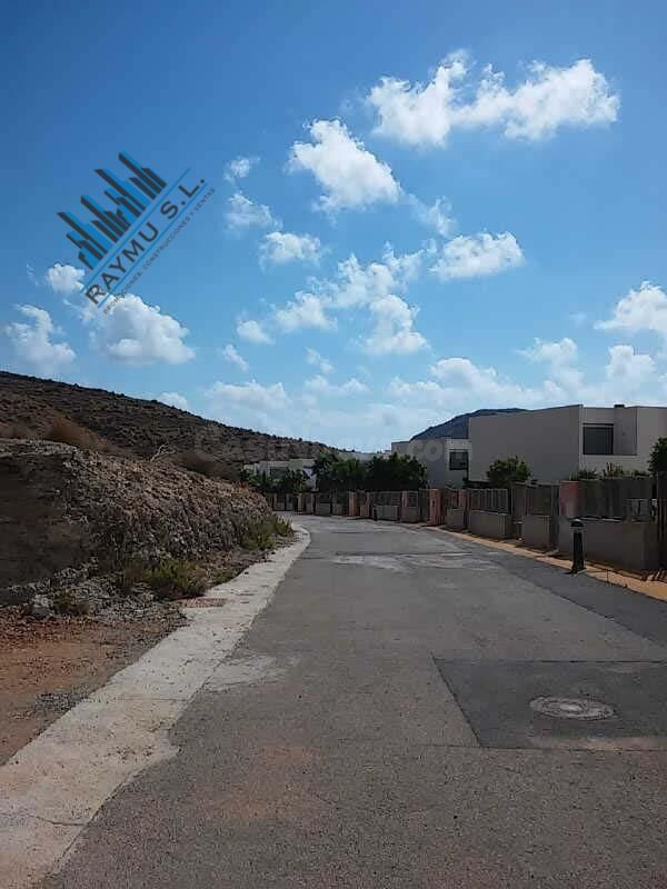 6 Unifamiliares en construcción · Obra parada al 4% · Parcel - foto 2