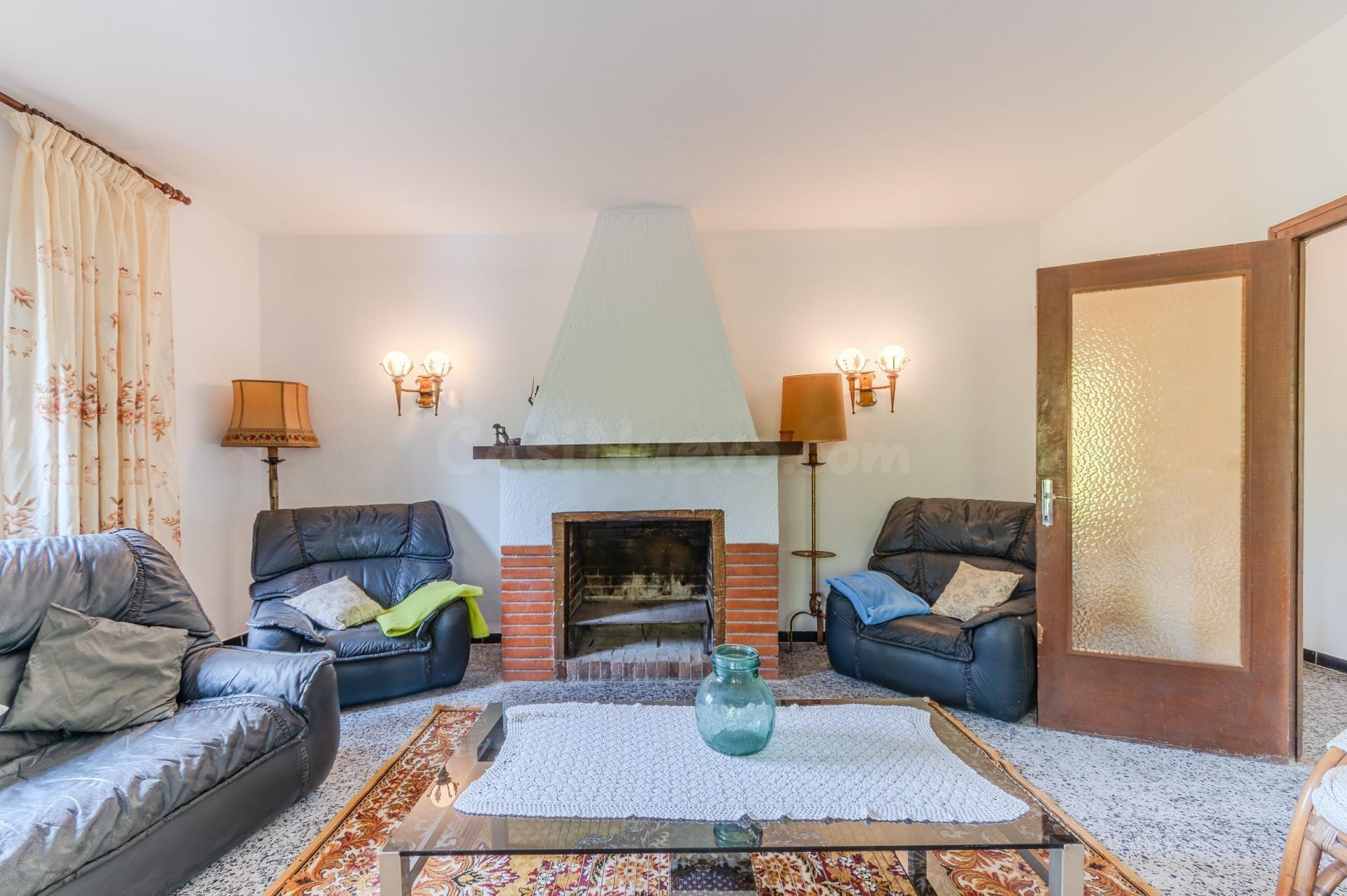 Casa unifamiliar aislada en Sant Llorenç de la Muga - foto 4