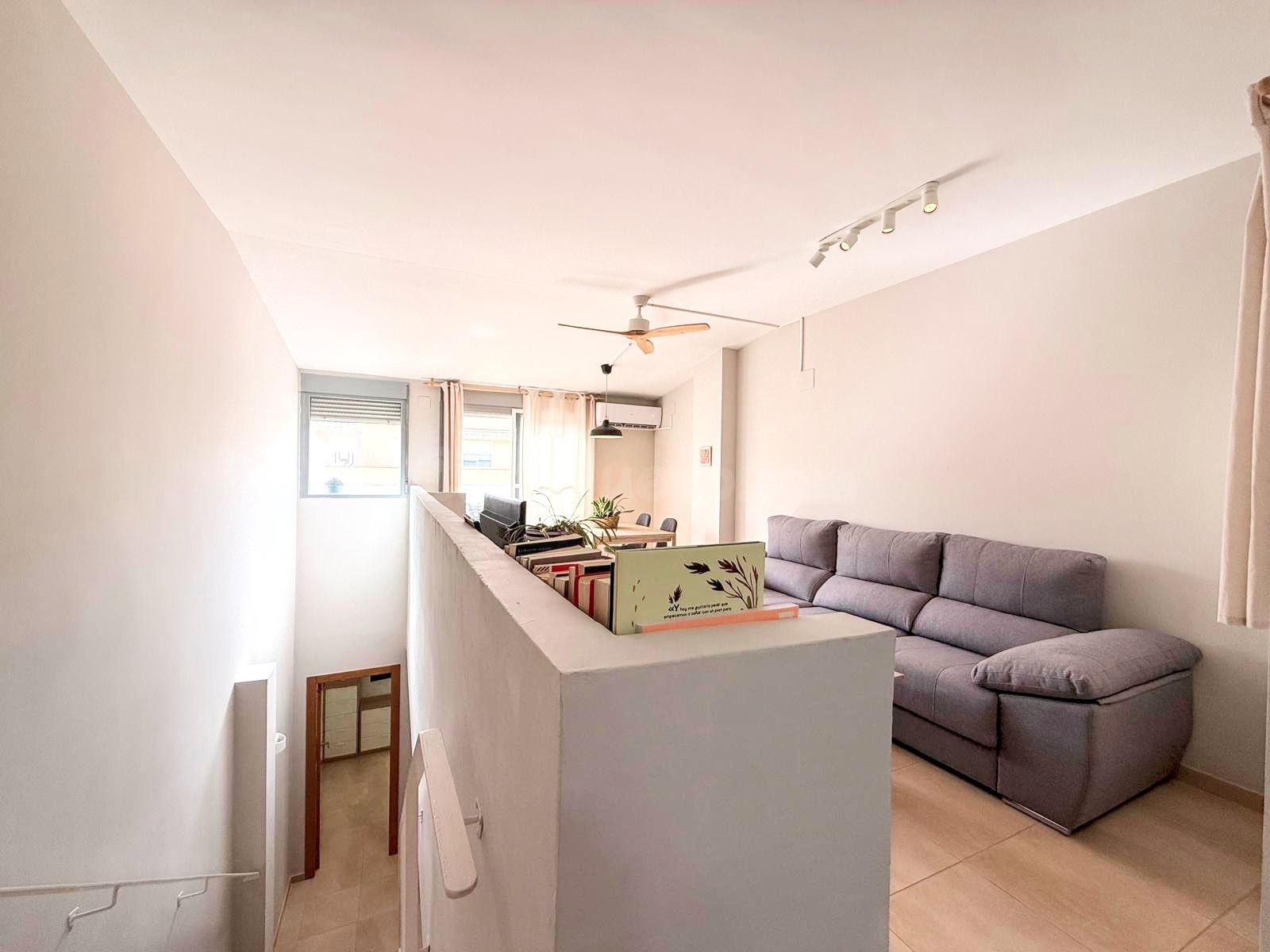 ÁTICO DÚPLEX AMUEBLADO CON TERRAZA EN EL CENTRO DE LES CASES - foto 3