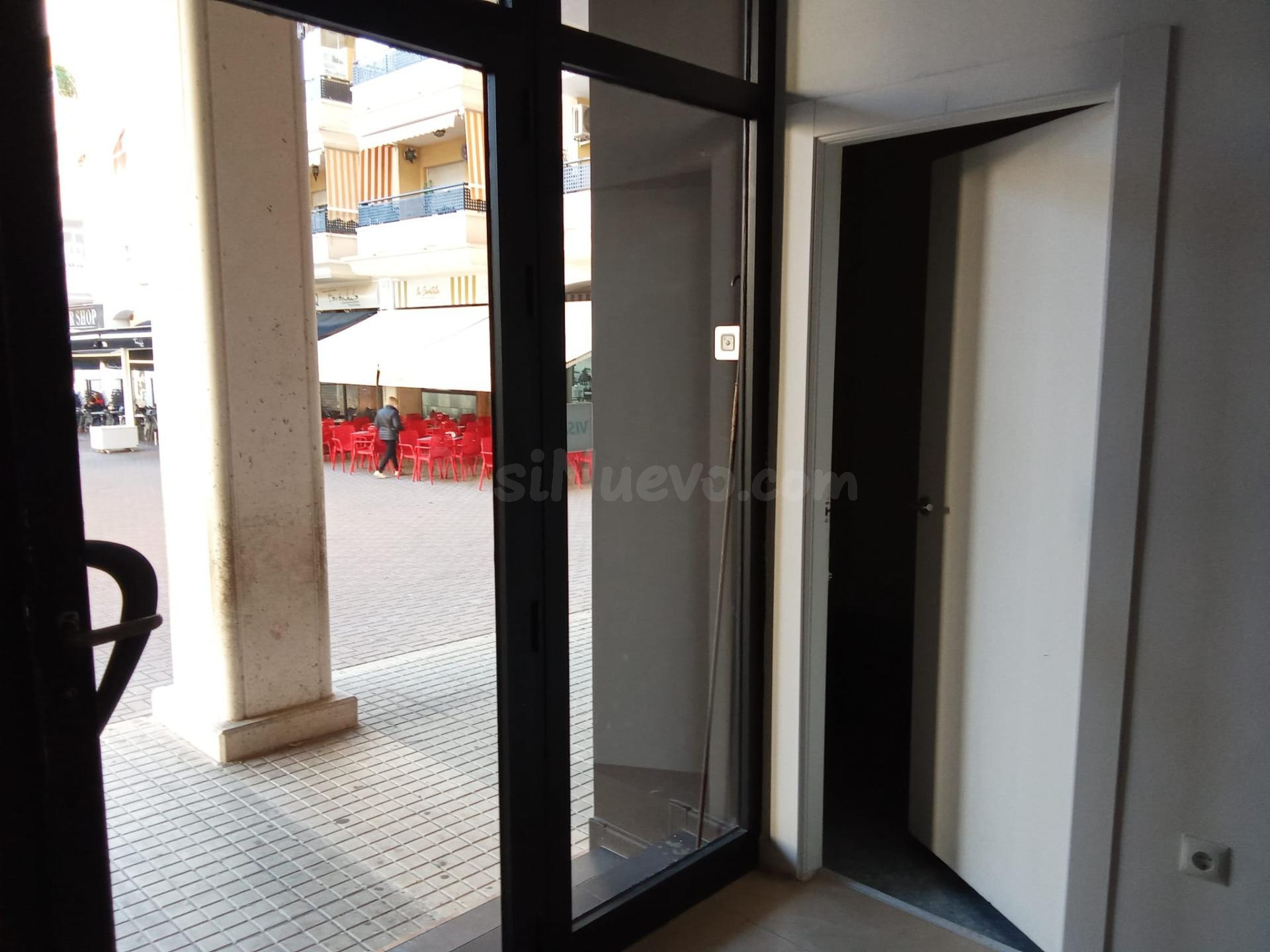 Local comercial en alquiler en Altabix - foto 4