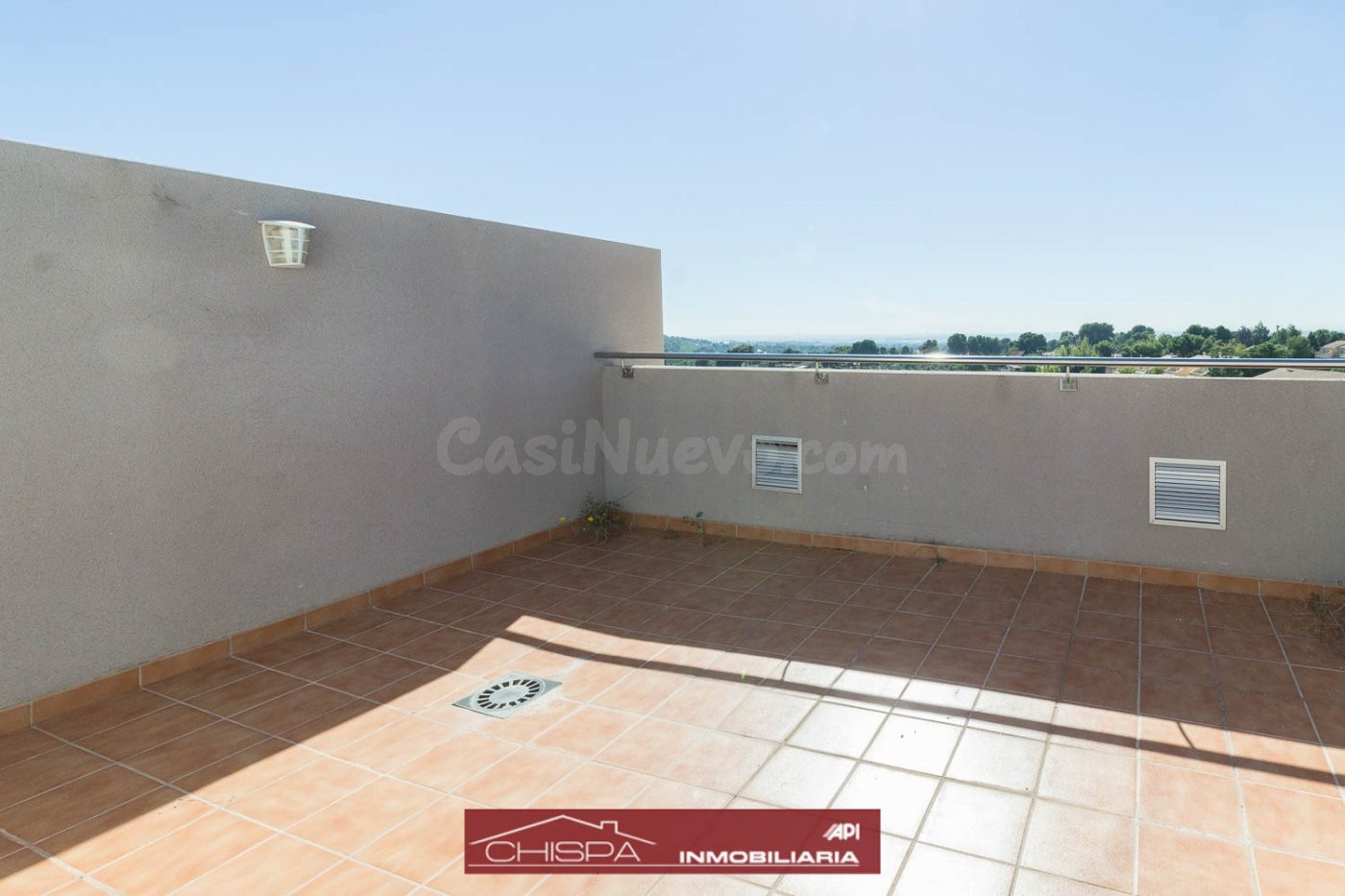 Ático dúplex con terraza y piscina comunitaria - foto 3