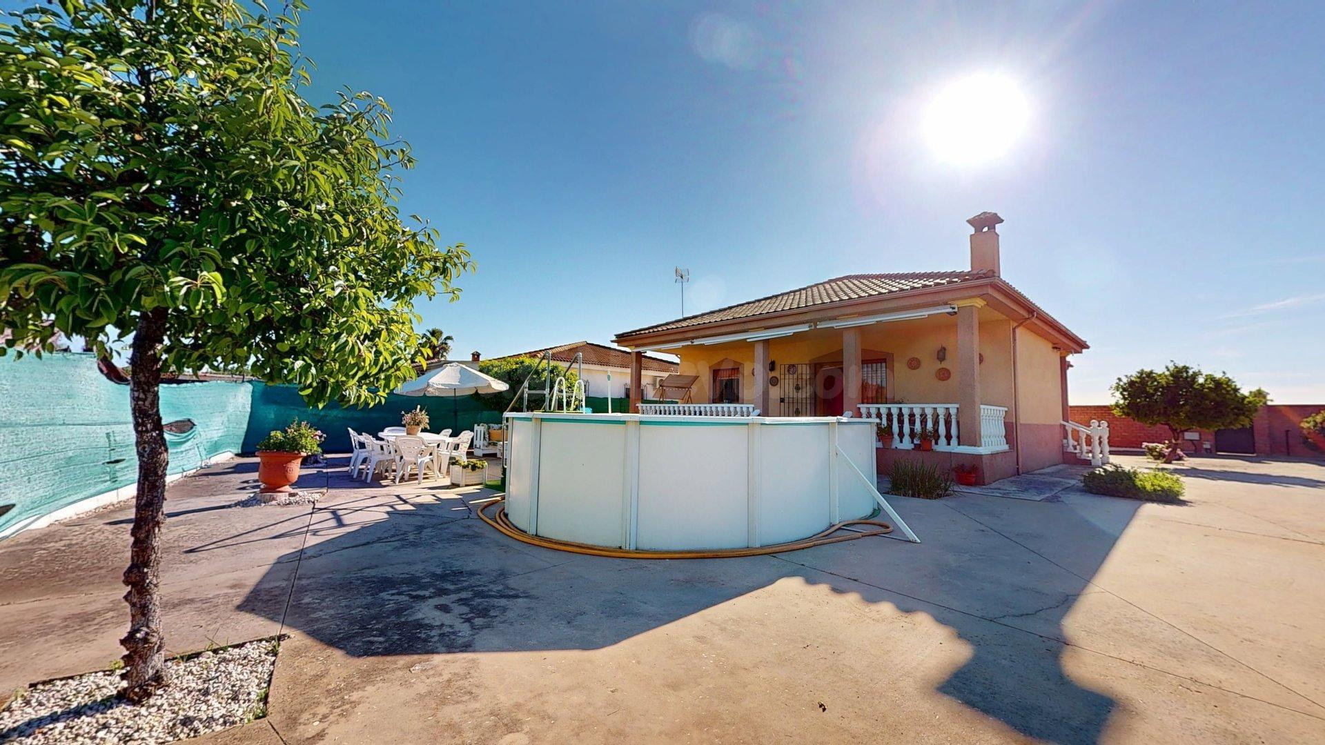 ¡¡ PARCELA EN PROINDIVISO CON VIVIENDA EN AVDA. DEL AEROPUERTO !!