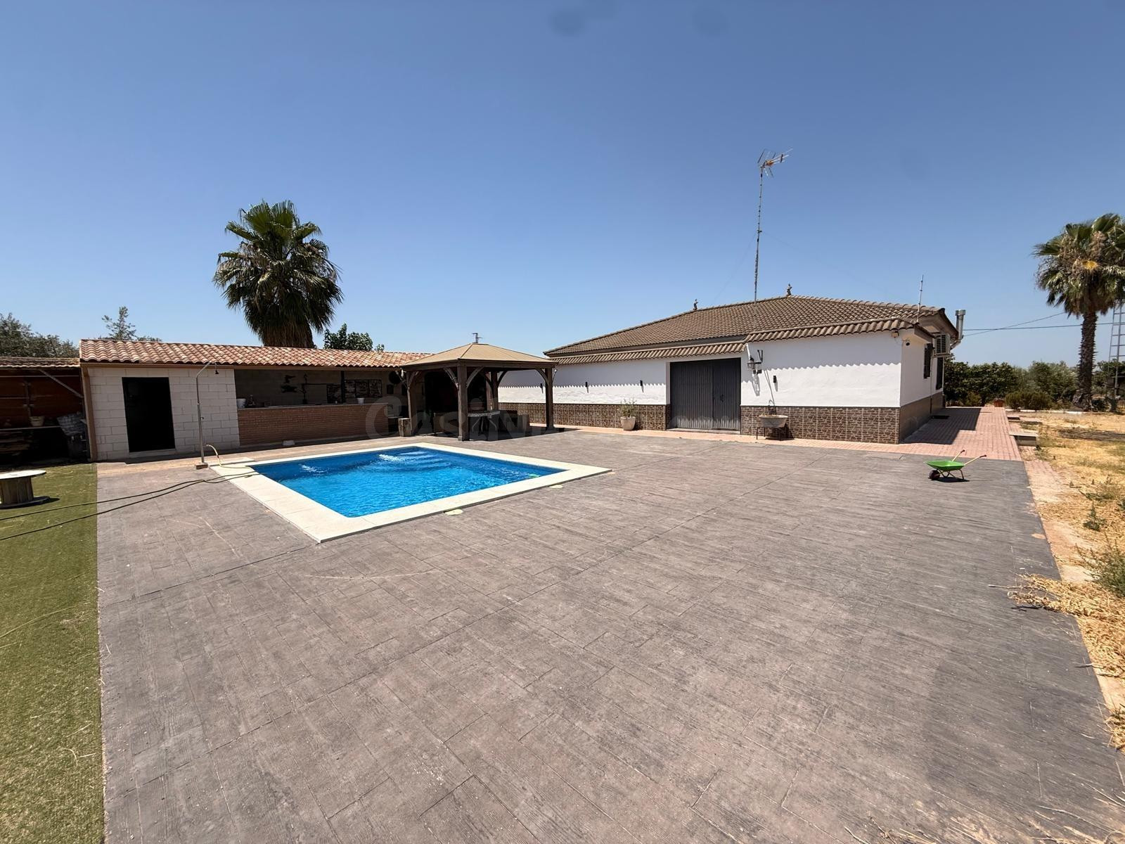 ¡¡ VIVIENDA RÚSTICA CON PISCINA Y ZONA DE OCIO EN LOS ALGARBES (LA CARLOTA)!!