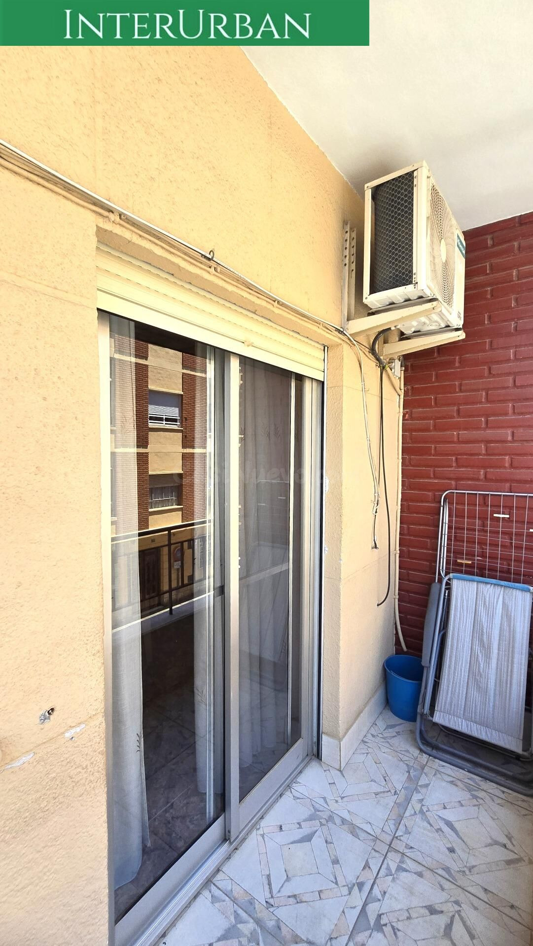 Interurban vende Amplio piso de 3 dormitorios con balcón y g - foto 4