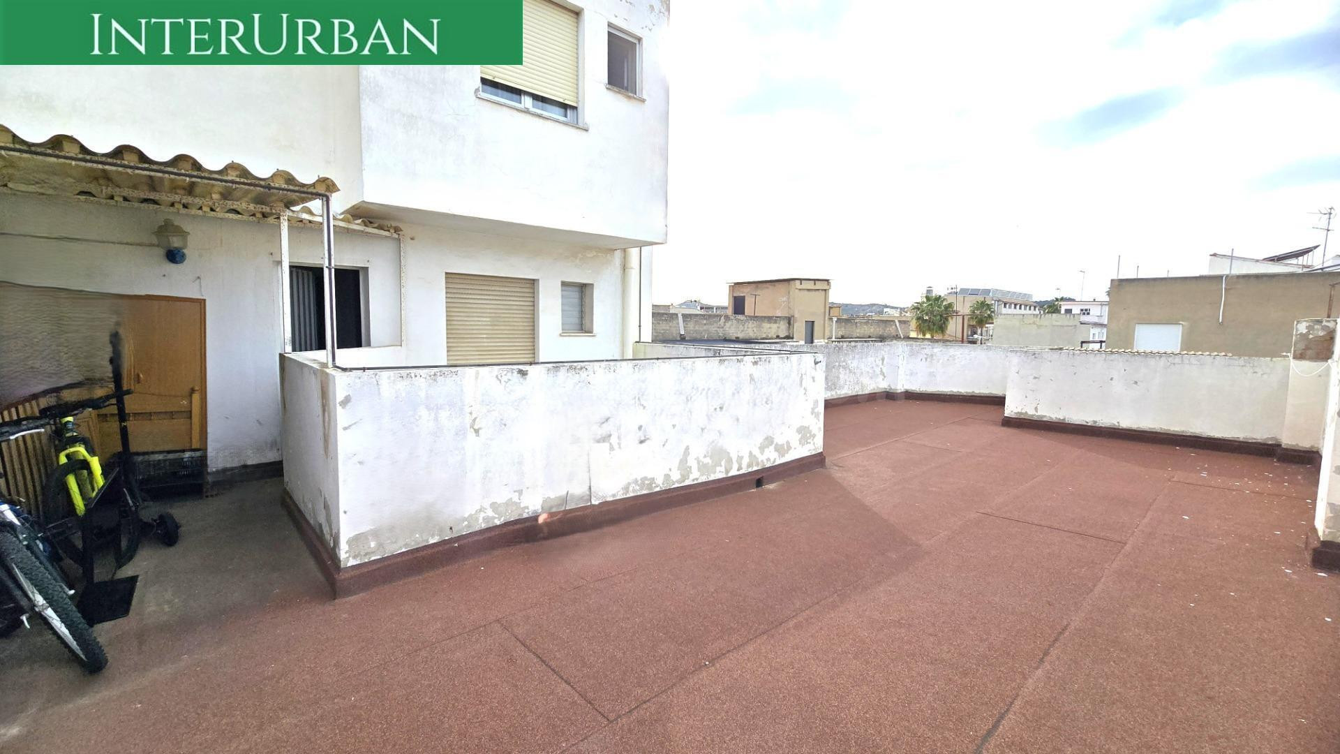 Piso único con terraza privada de 60 m2 en pleno centro de Benissanó — 4 habitaciones y ascensor