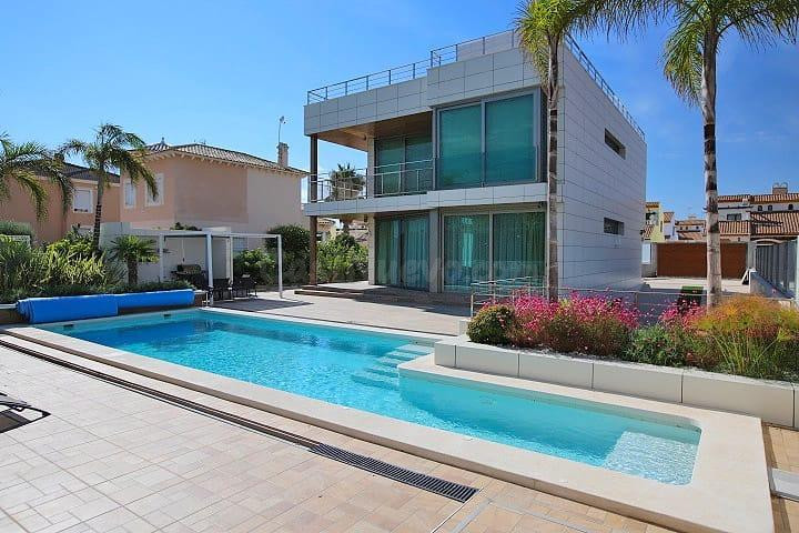 Impresionante Chalet Seminuevo en La Zenia, Orihuela Costa