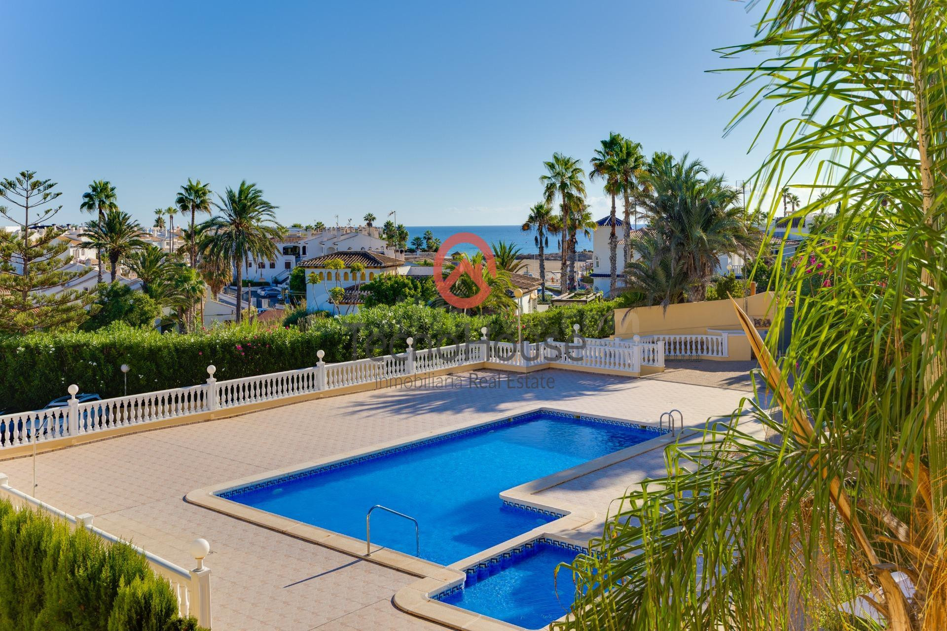 Encantador bungalow pareado a 2 minutos de la playa con gran jardín privado y dos viviendas independientes